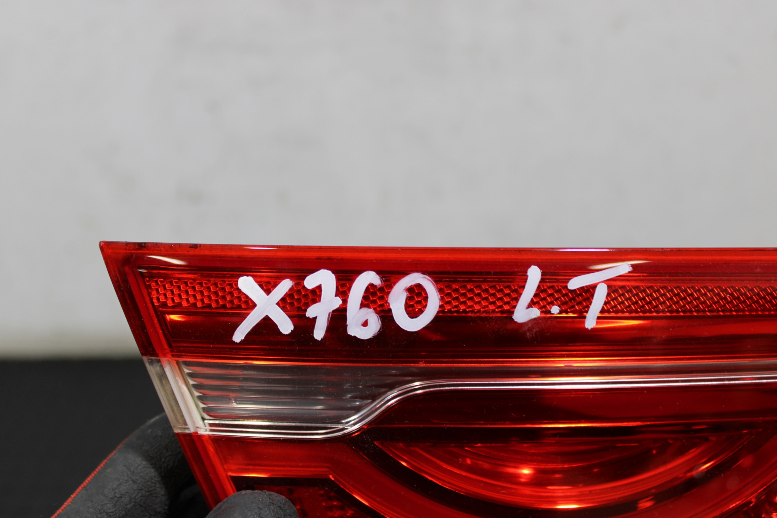 light bonnet left rear part left rear JAGUAR XE X760 sedan