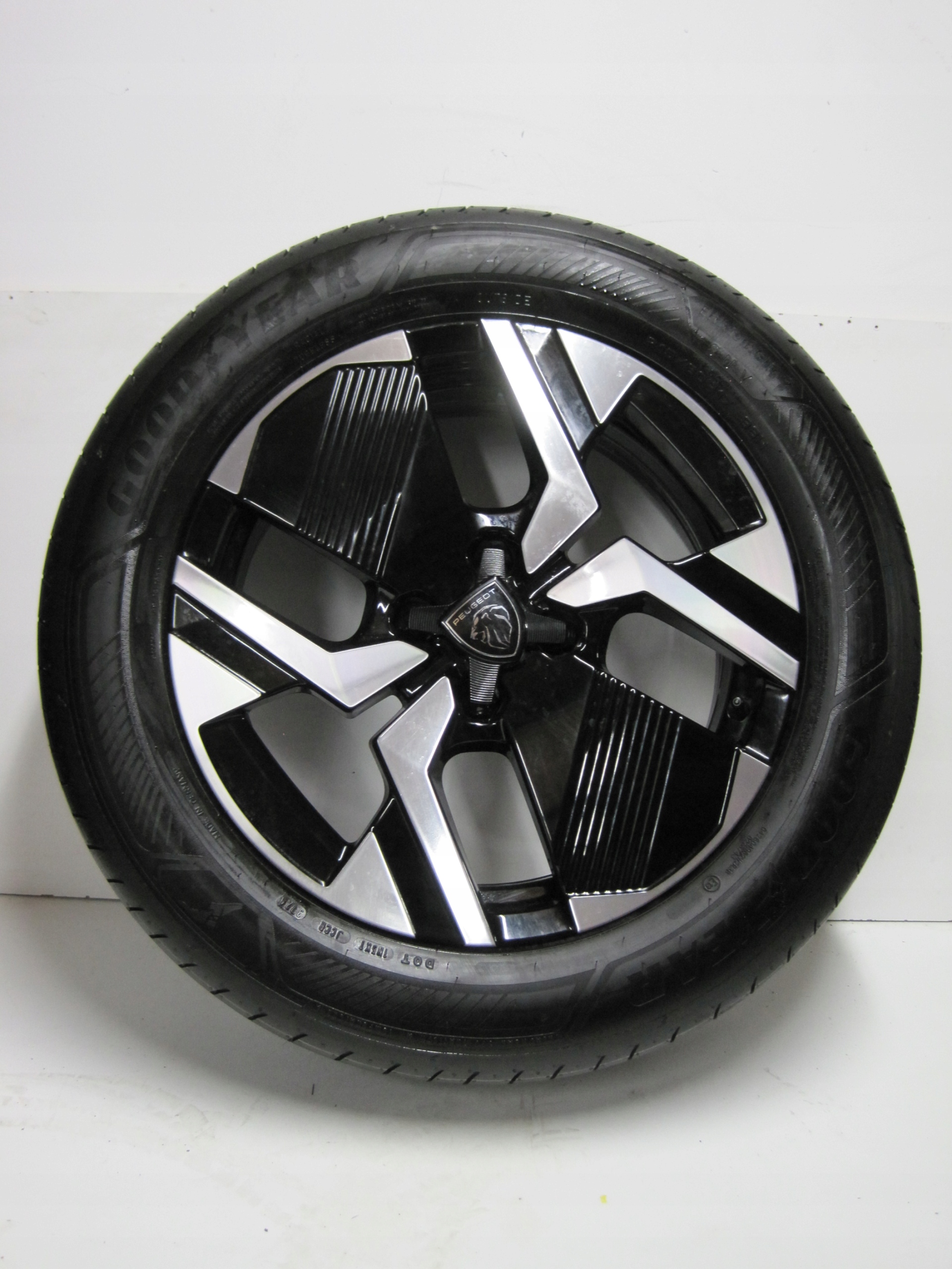 wheels discs tyres PEUGEOT 2008 II R17 24R