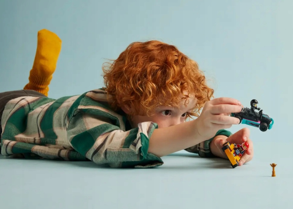 LEGO CITY Gokarty i kierowcy wyścigowi 60400 klocki 99 el. Seria Ruch drogowy