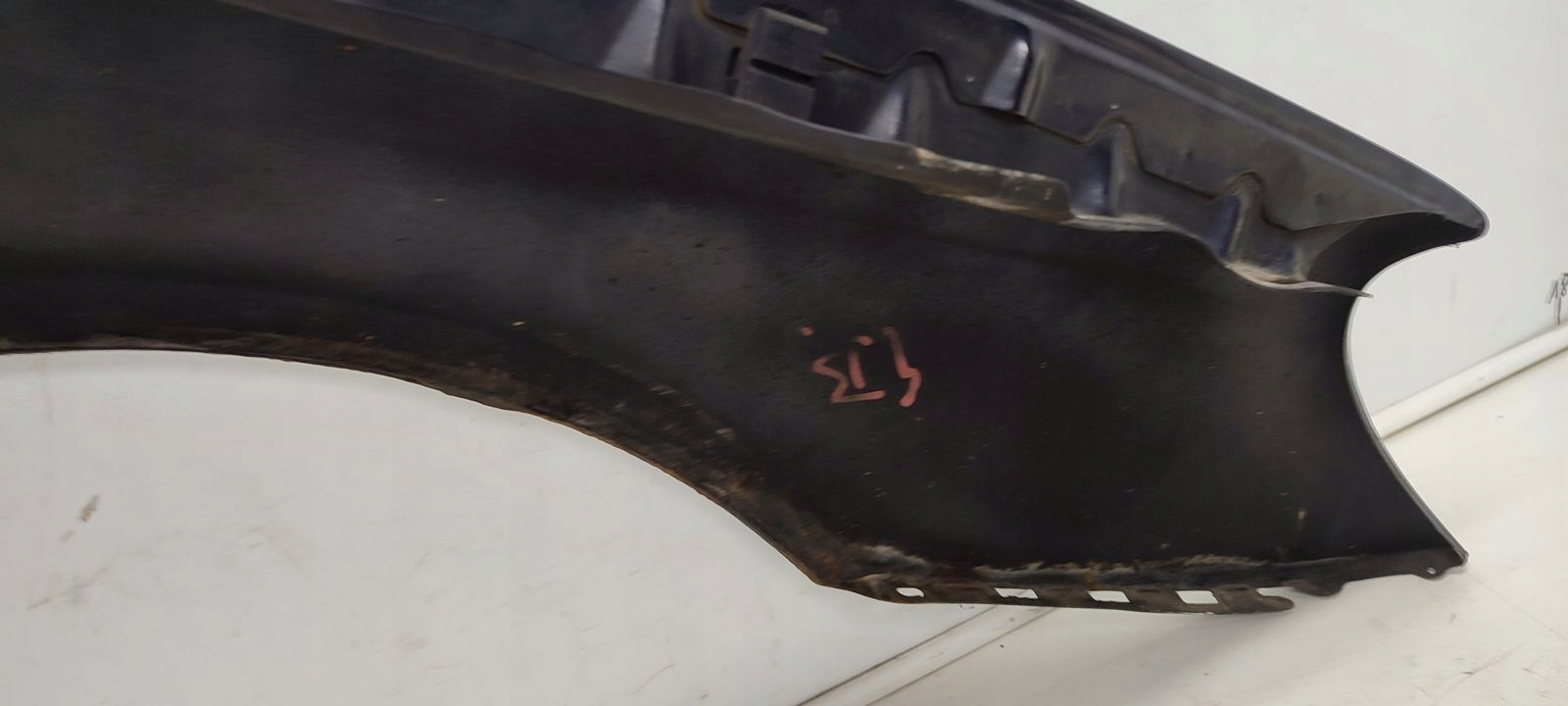 fender left front front Mercedes W211 kombi C359