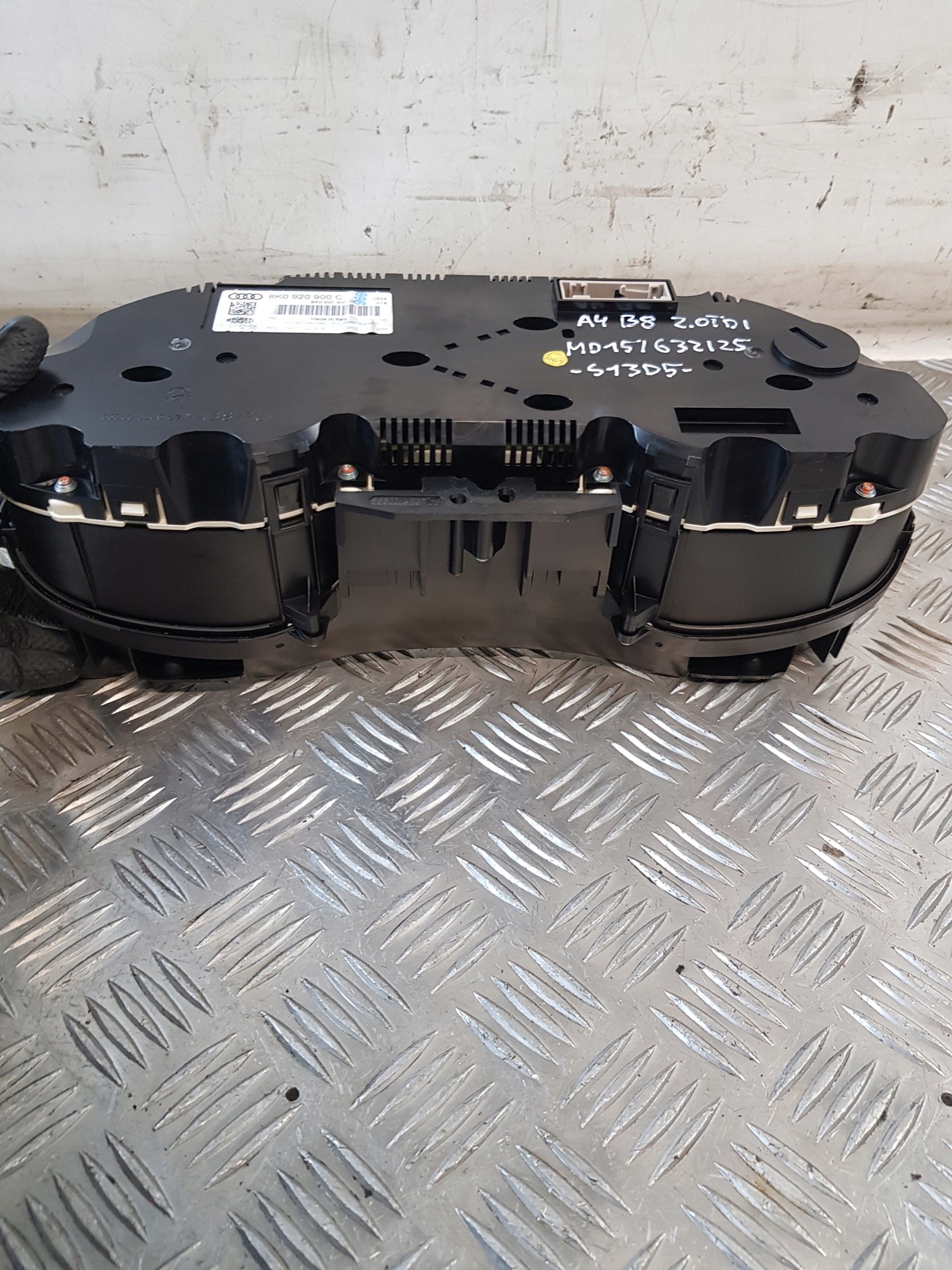 dials 8K0920900C AUDI A4 B8 2.0TDI 09R- EUROPA