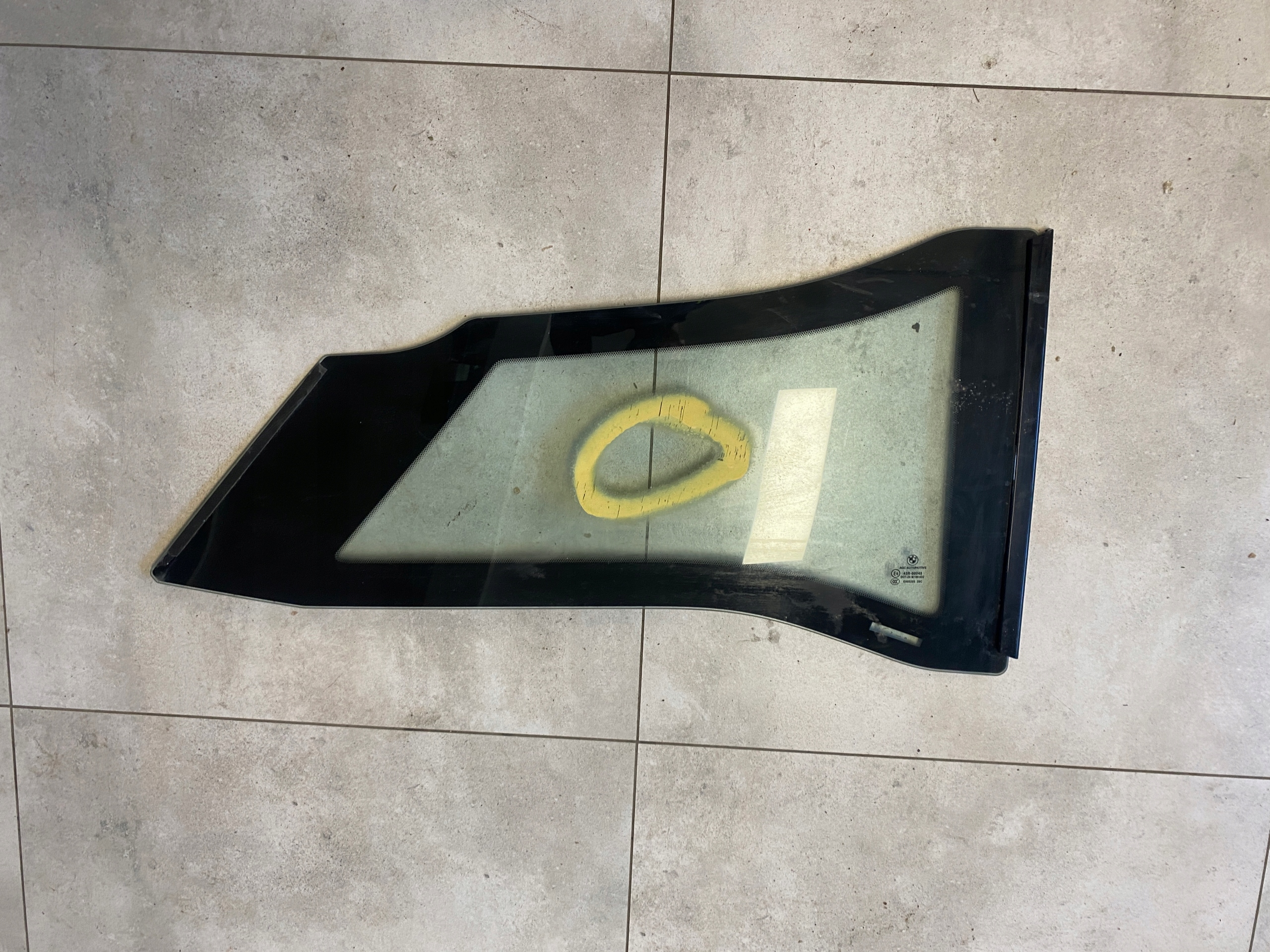 BMW i3 СКЛО КУЗОВА ПРАВИЙ ЗАД.