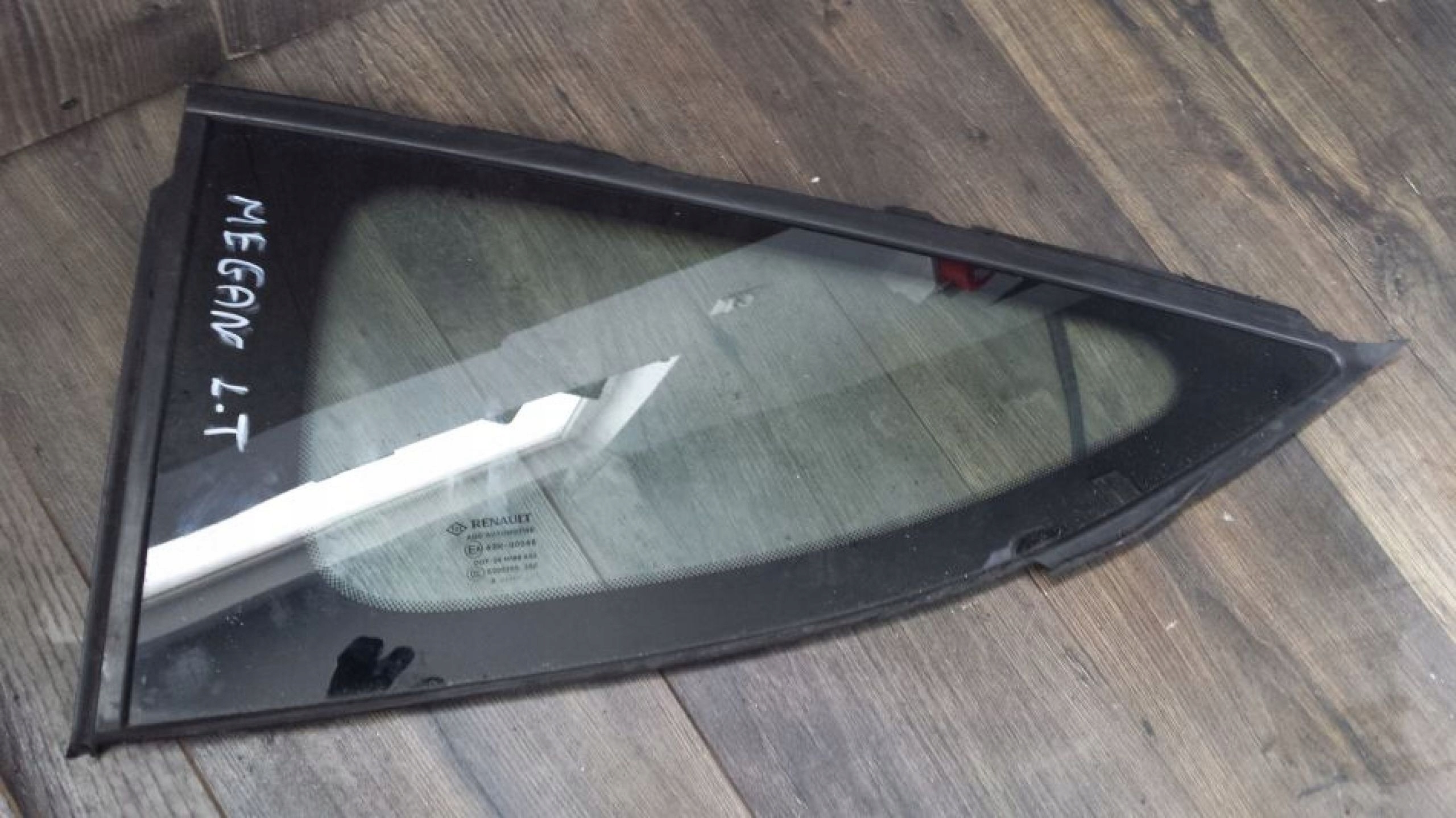 SZYBA BOCZNA LEWA TYŁ RENAULT MEGANE III COUPE 3D Producent części BMW OE