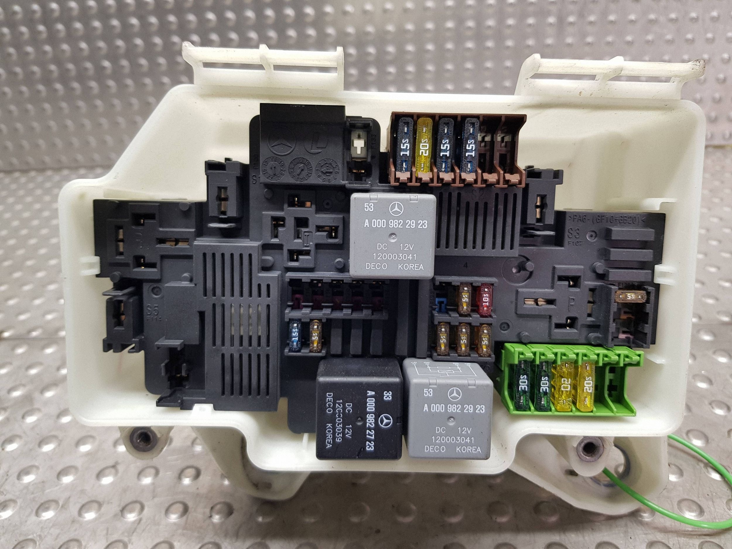 Module fusibles A2055402328 MERCEDES W205