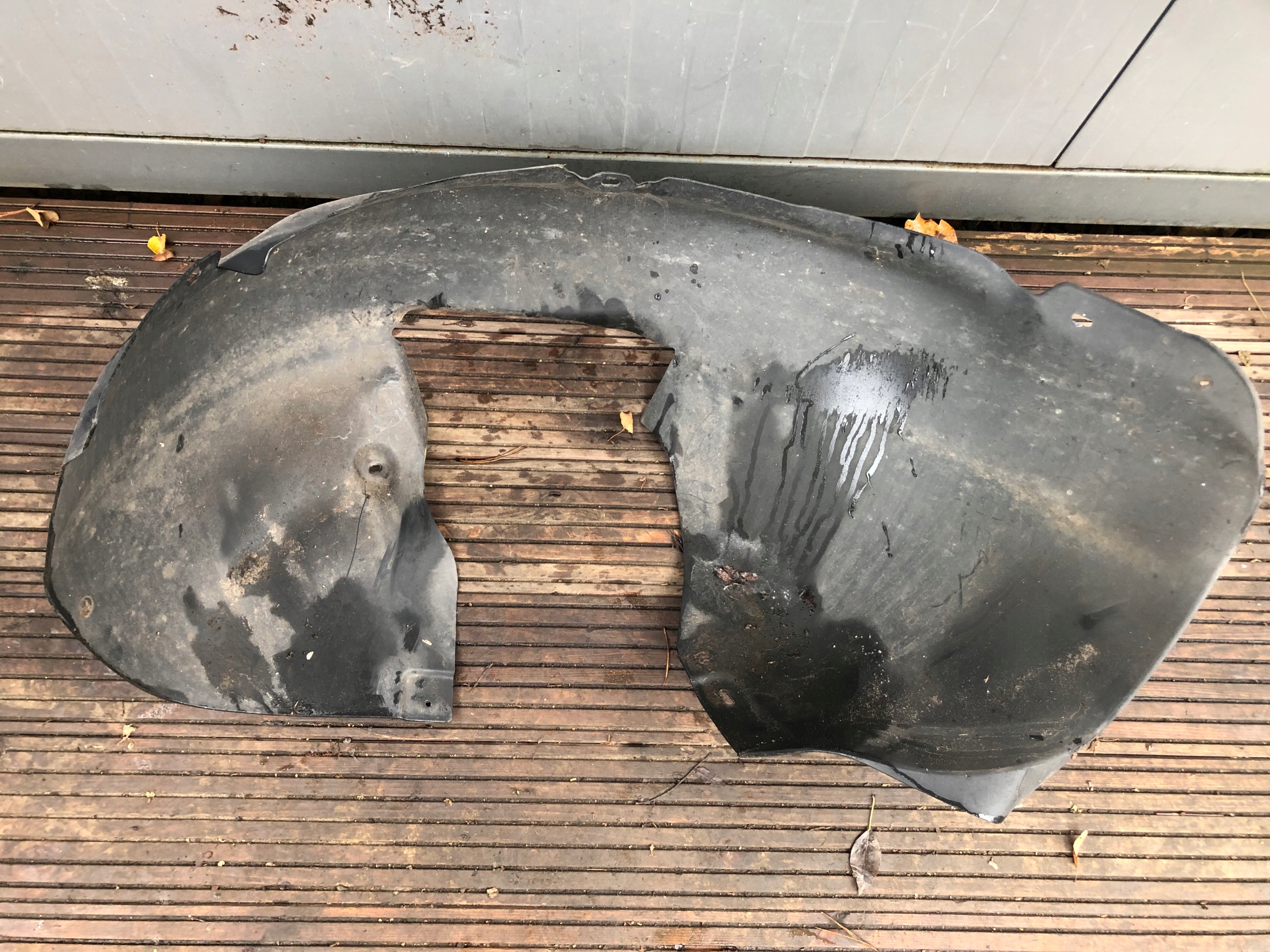 mudguard left front VW GOLF 1K5805977