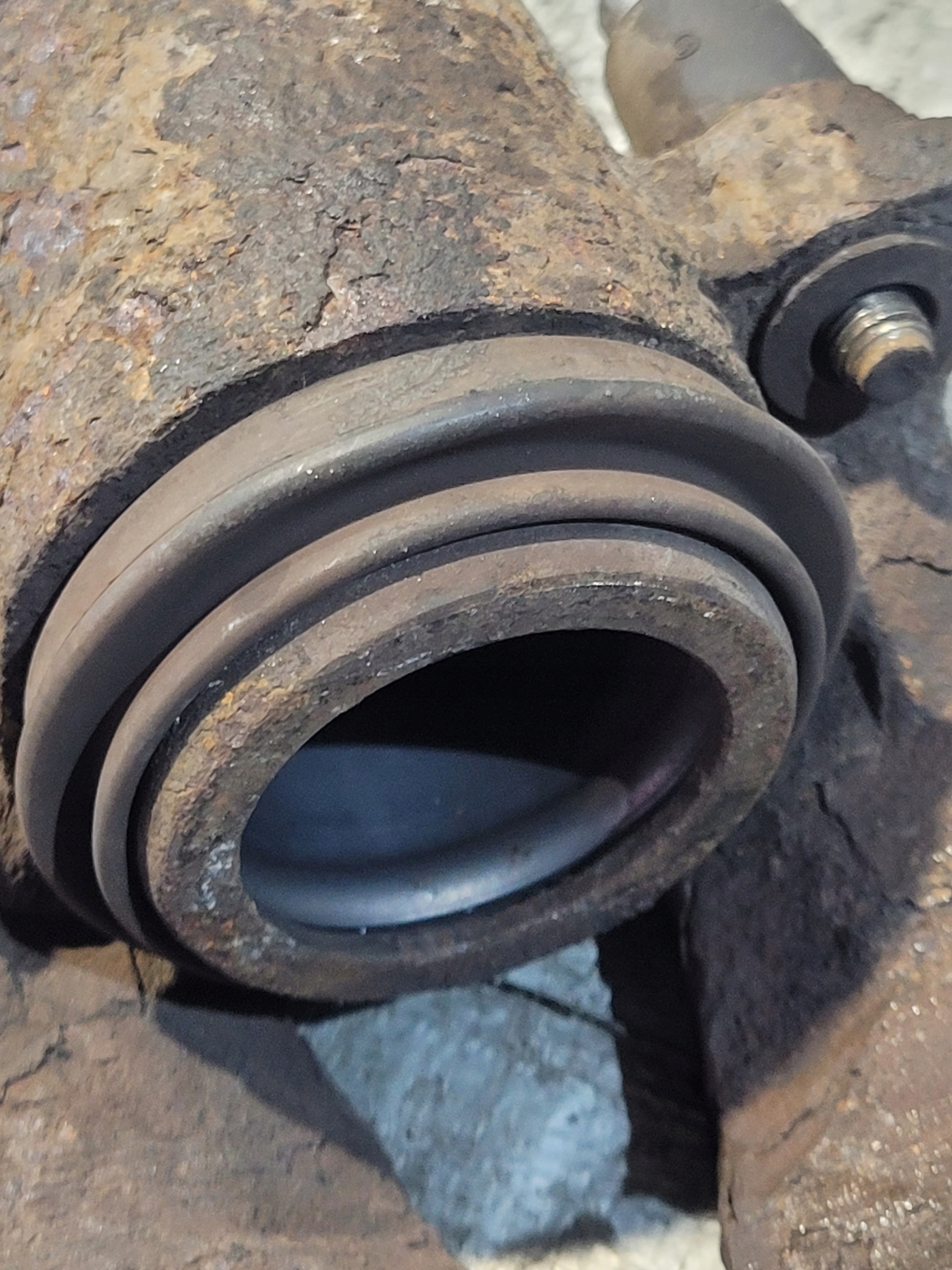 caliper brake left front VOLKSWAGEN FOX 1.2B 05r.