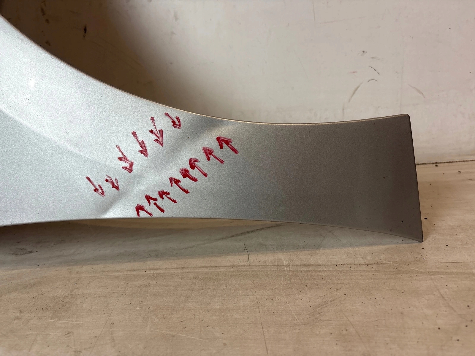 fender front front right Peugeot 208 and Srebrny