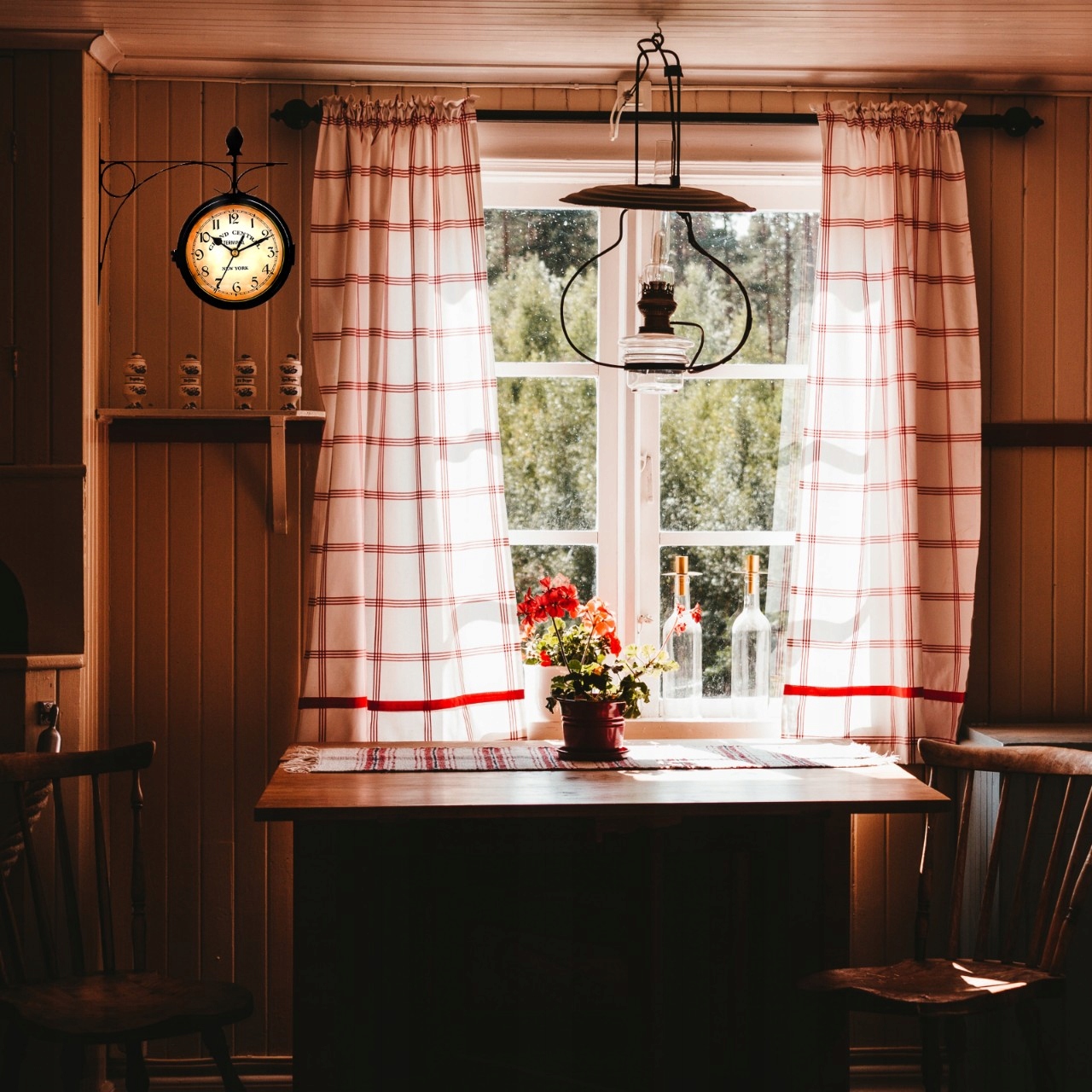 ZEGAR DWUSTRONNY ŚCIENNY DWORCOWY RETRO METALOWY CZARNY VINTAGE DESIGN 22CM Kształt okrągły