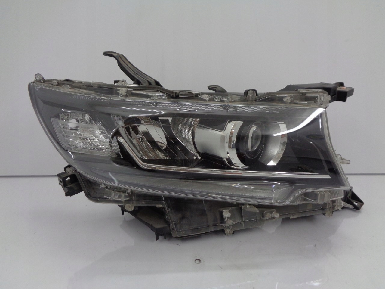 TOYOTA LAND CRUISER 150 ФАРА ПЕРЕД ПРАВА LED