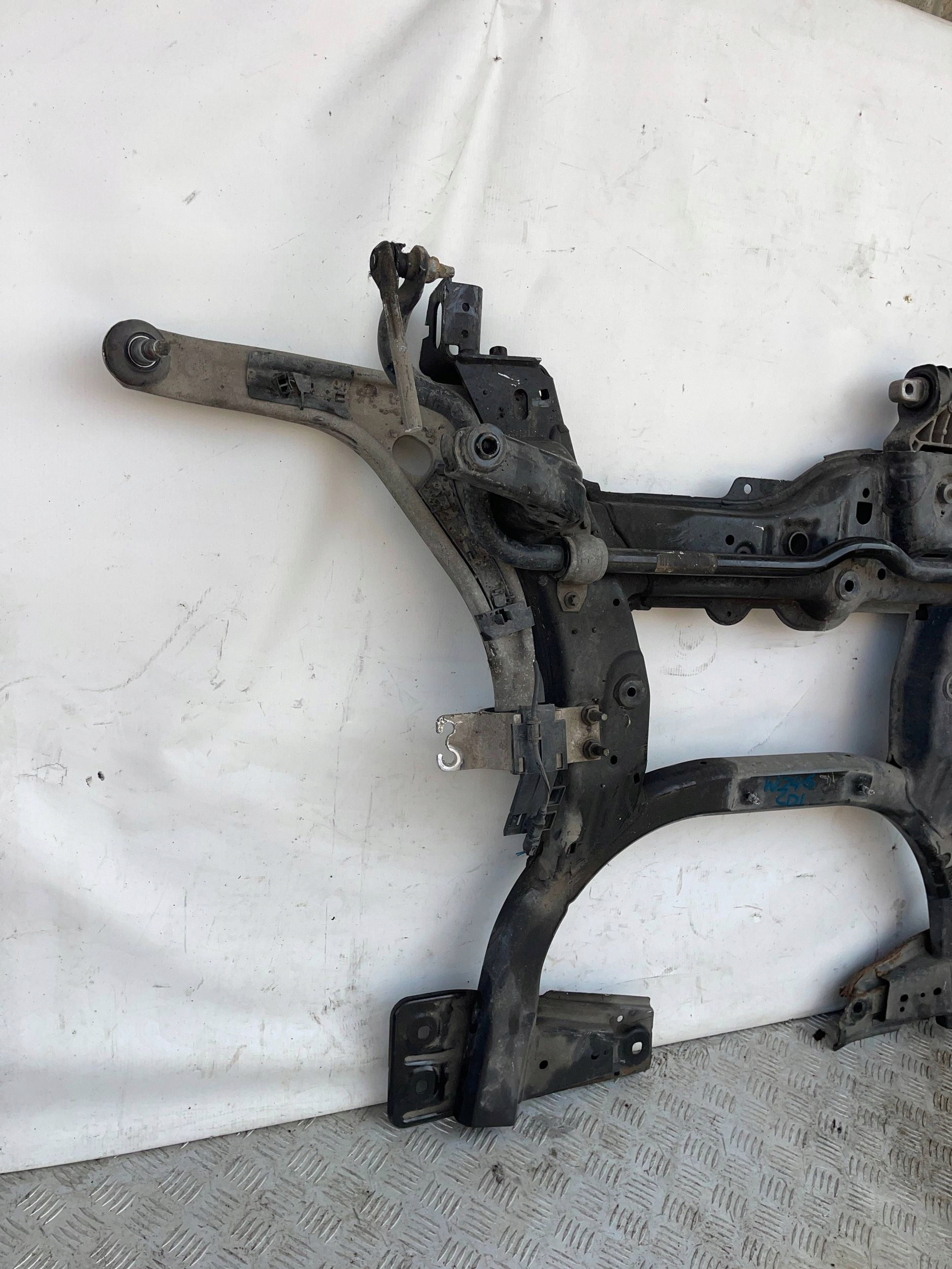 axle beam axle beam front front Mercedes-Benz B KLASSA W246 246 1.8 CDI