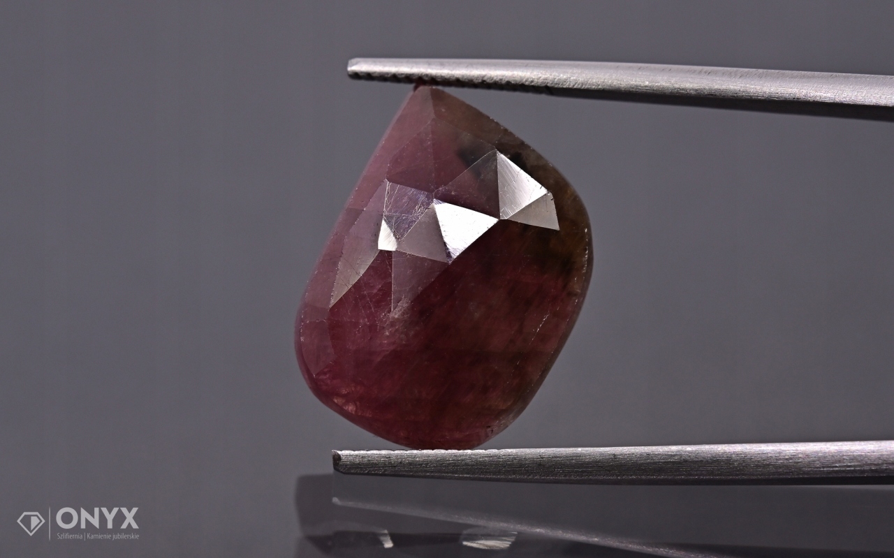 Safír fasetovaná nepravidelná rozeta 16x12 mm