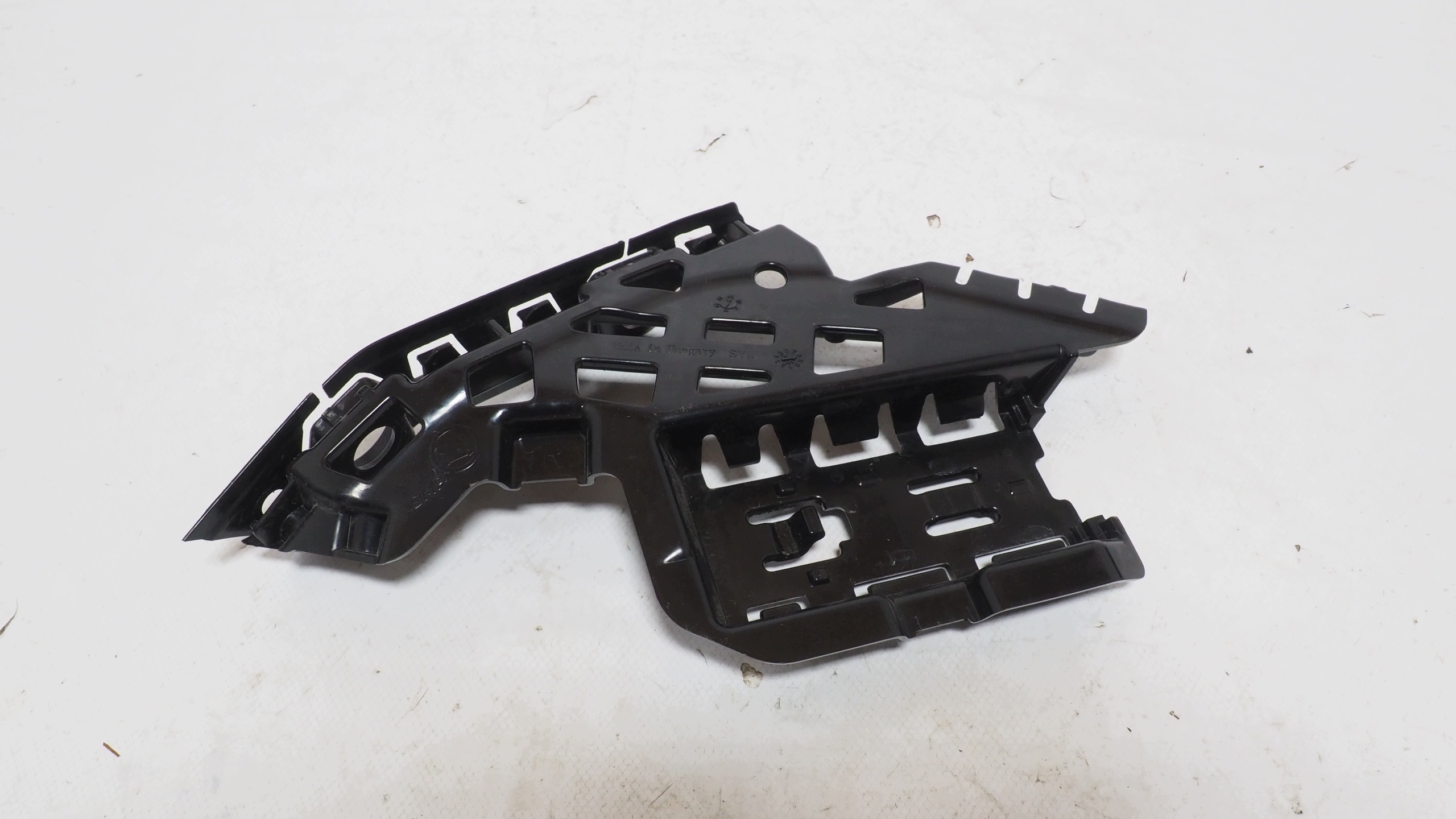Skoda Superb IV bumper bracket right front 3P0807184