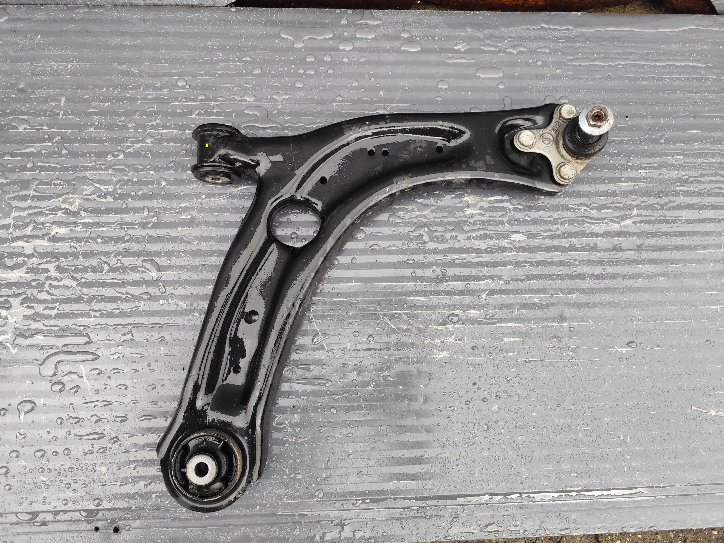 AUDI Q3 II 83A arm right