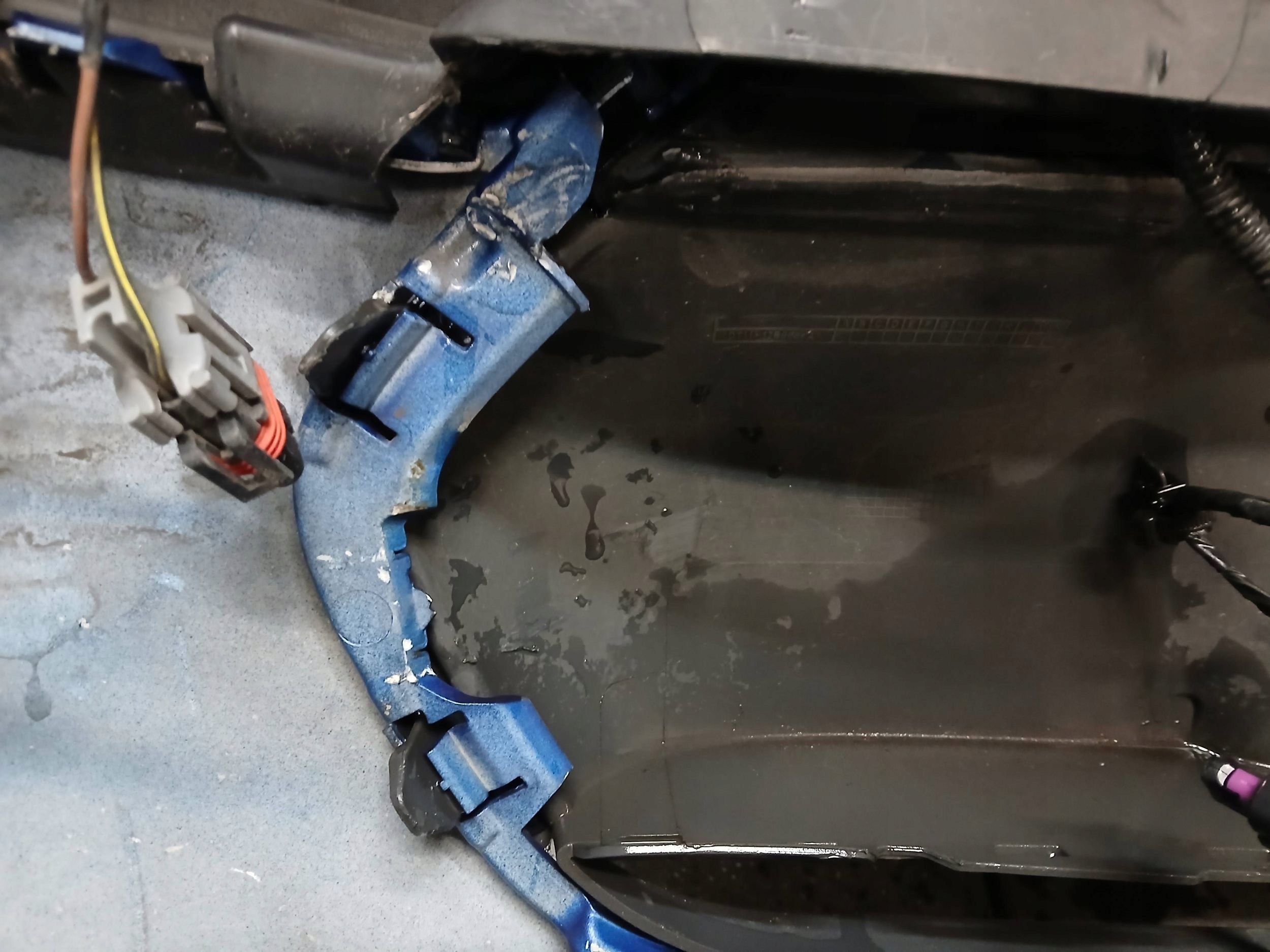 nárazník předek FORD CONNECT MK1 13