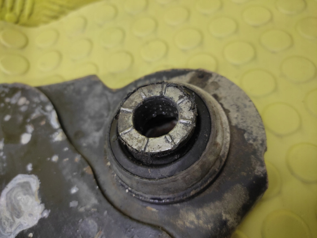 OPEL VIVARO 1.9 CDTI arm left front
