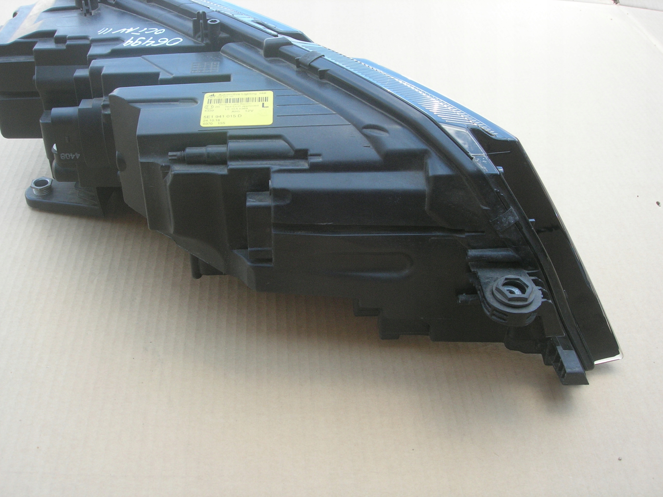 REFLEKTOR L OCTAVIA III FL FULL LED 5E1941015D Wersja Europejska