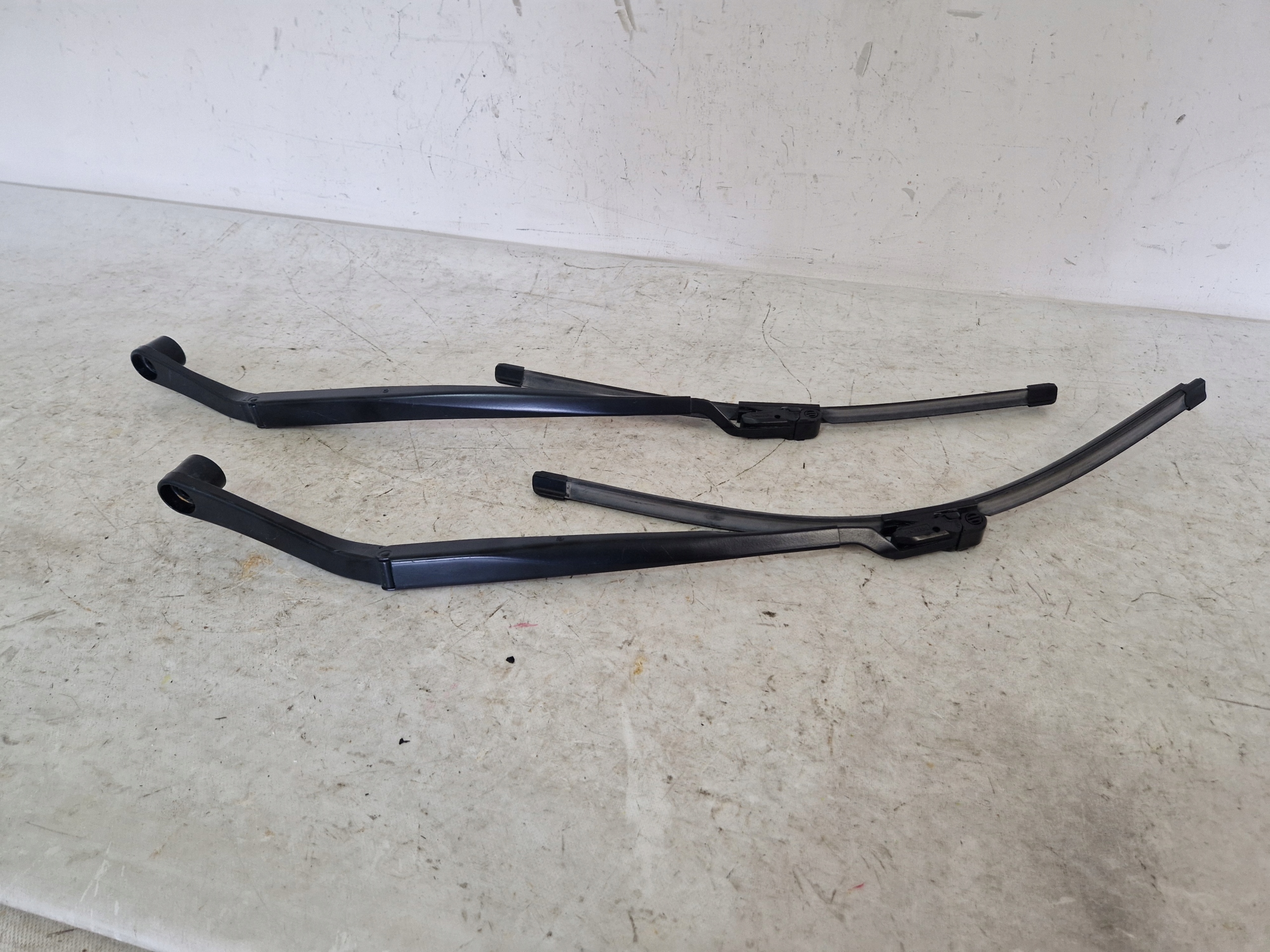 DODGE CHARGER 2019 wiper arm right left KOMPLET 2194 2195