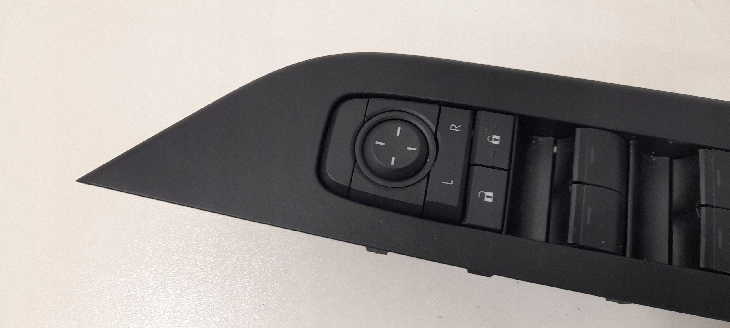 Toyota C-HR II window control switch 8404047160 (PS325)