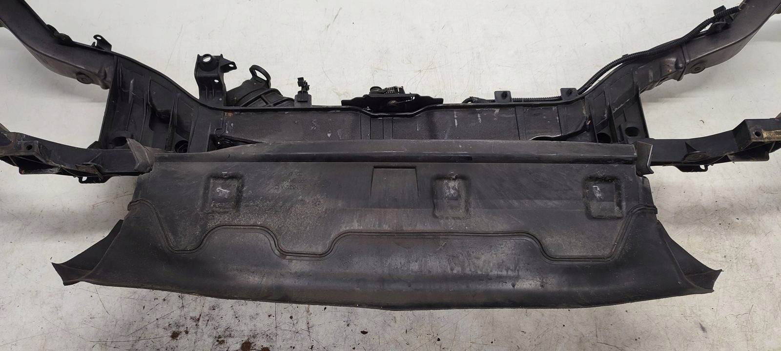 support panel for radiators pillar iron Ford Focus MK3 2,0 TDCI