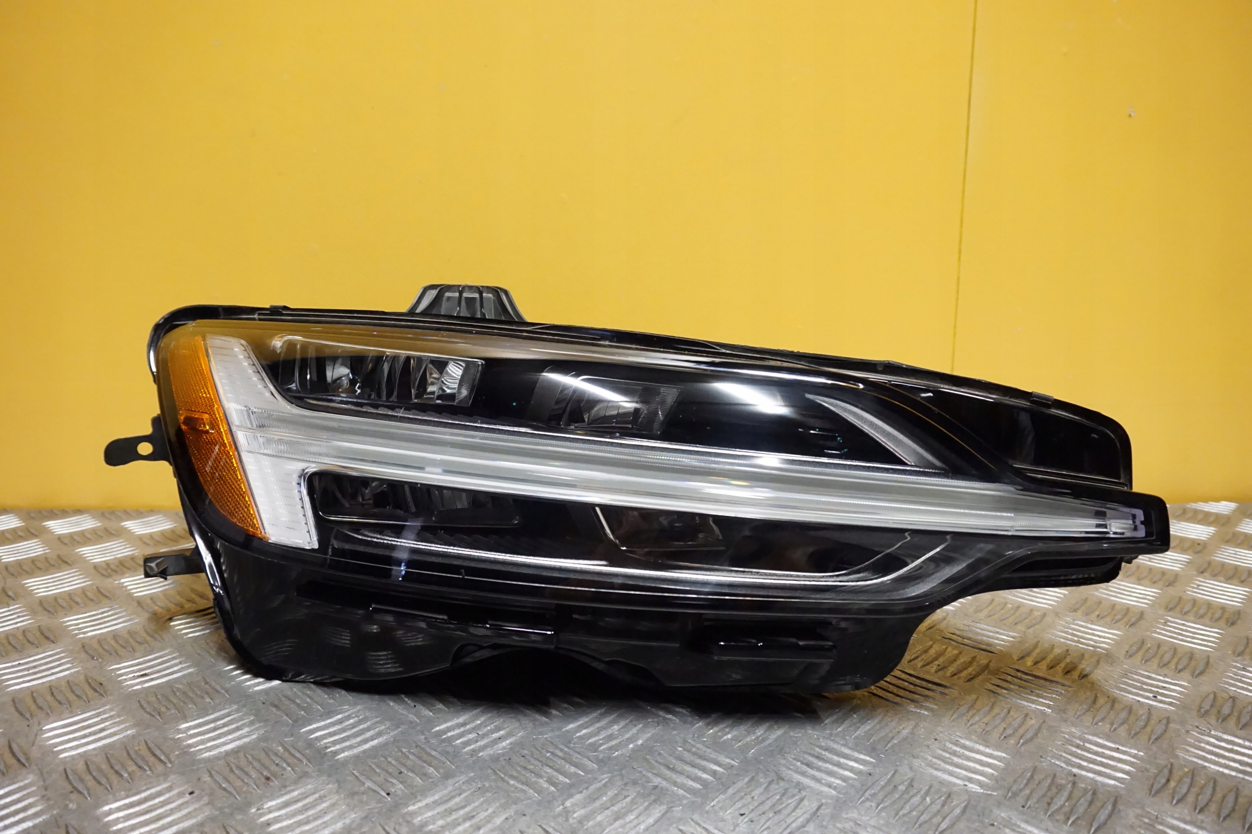 VOLVO S60 V60 2018- REFLEKTOR LAMPA LED ACTIVE HIGH BEAM SYSTEM PRAWA USA