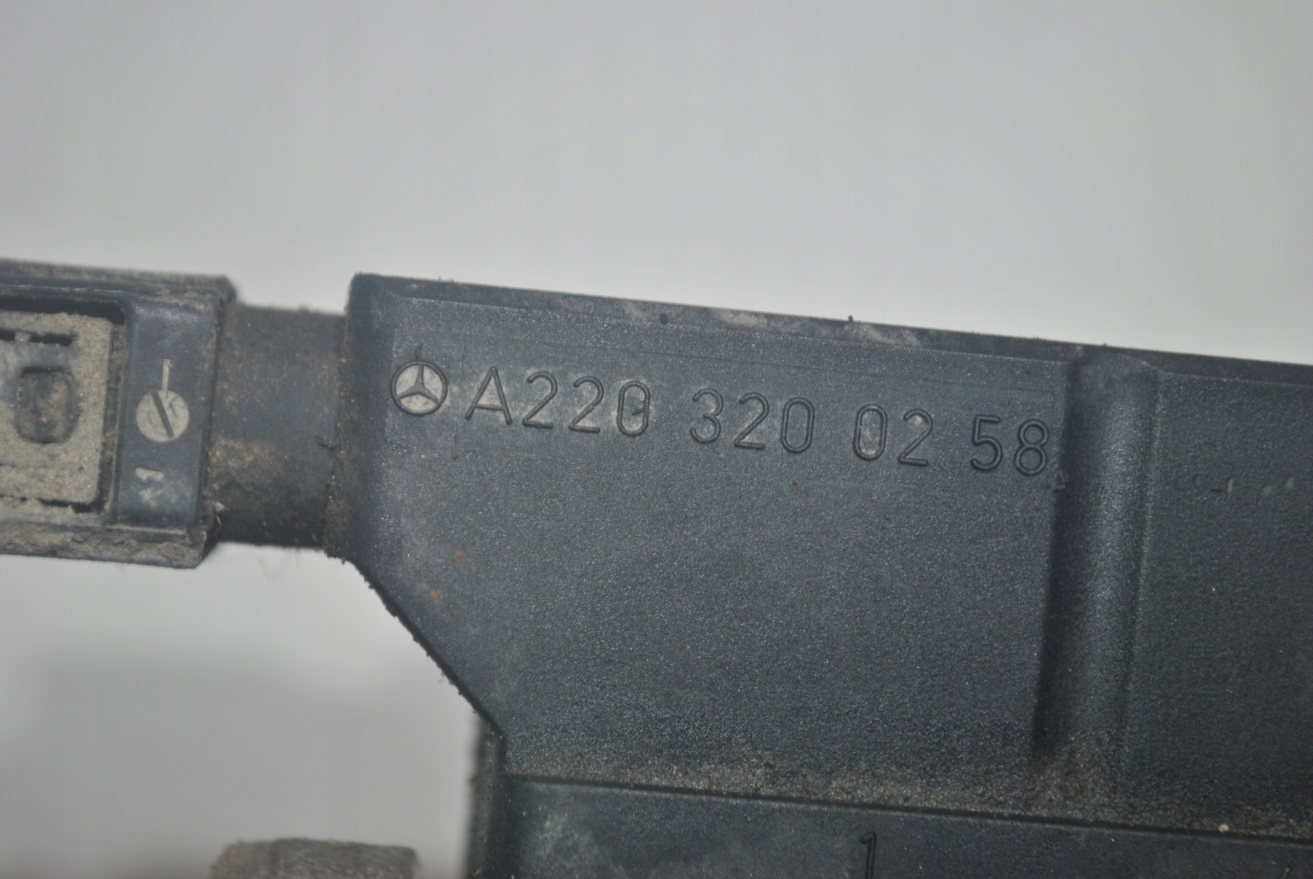 MODUŁ ZAWIESZENIA PNEUMATYCZNEGO MERCEDES W220 A2203200258 Producent części Mercedes-Benz OE