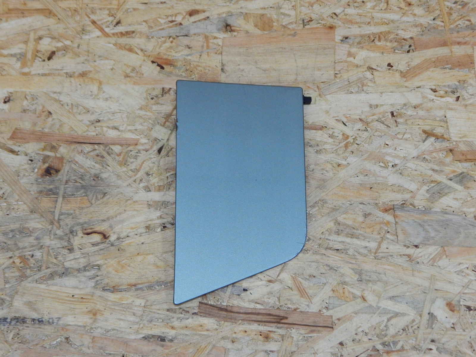 VW T5 klapka blacha osłona wlewu paliwa LA6W