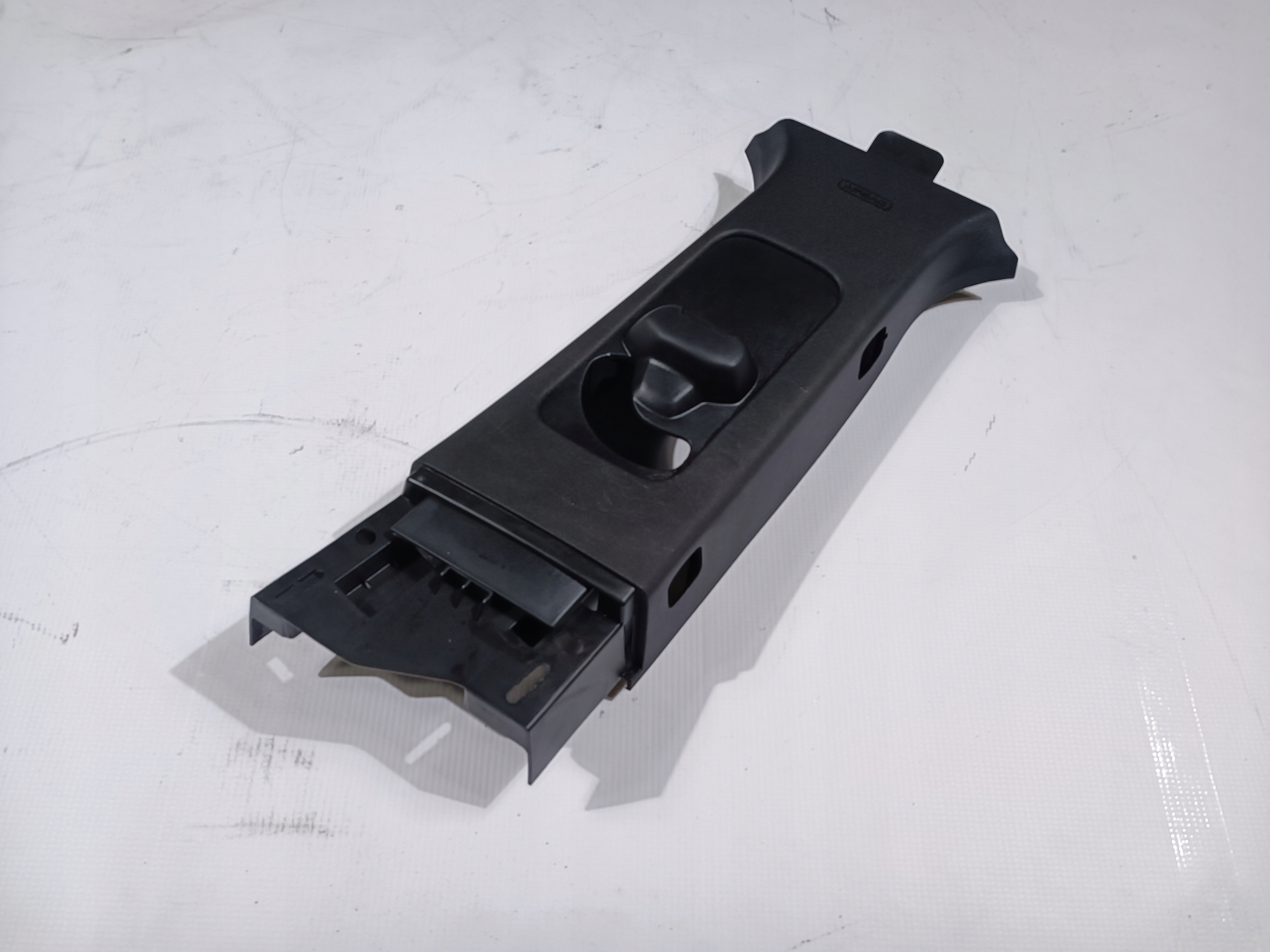 side slupka B cover right Ford Explorer 2016