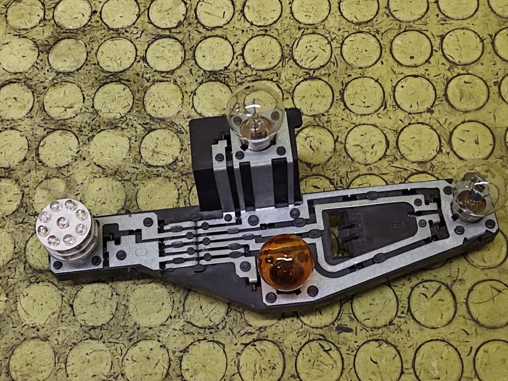 RENAULT LAGUNA II KOMBI light left rear part 8200002472