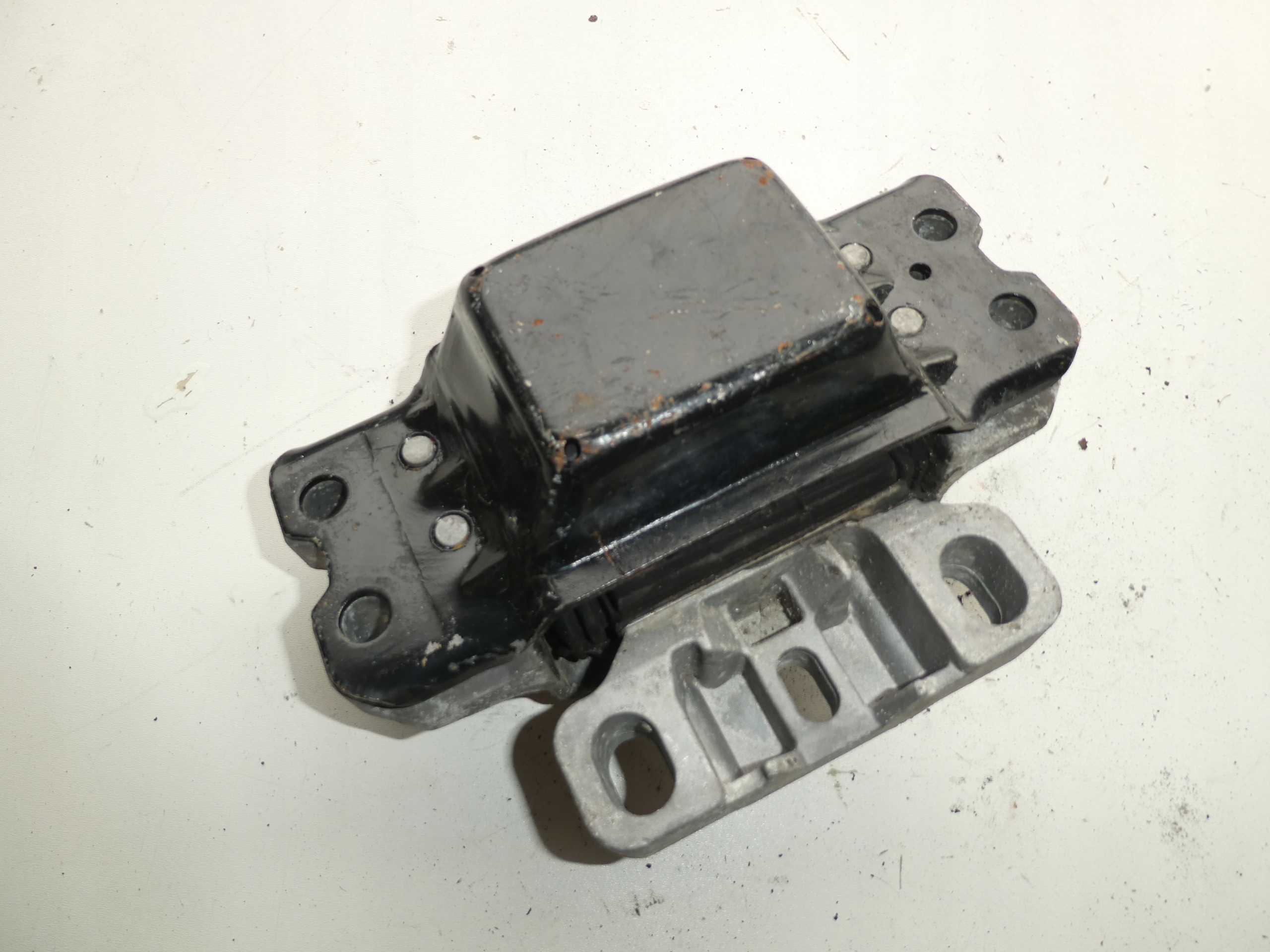 VW AUDI SKODA AIRBAG GETRIEBEHALTER 110129117E