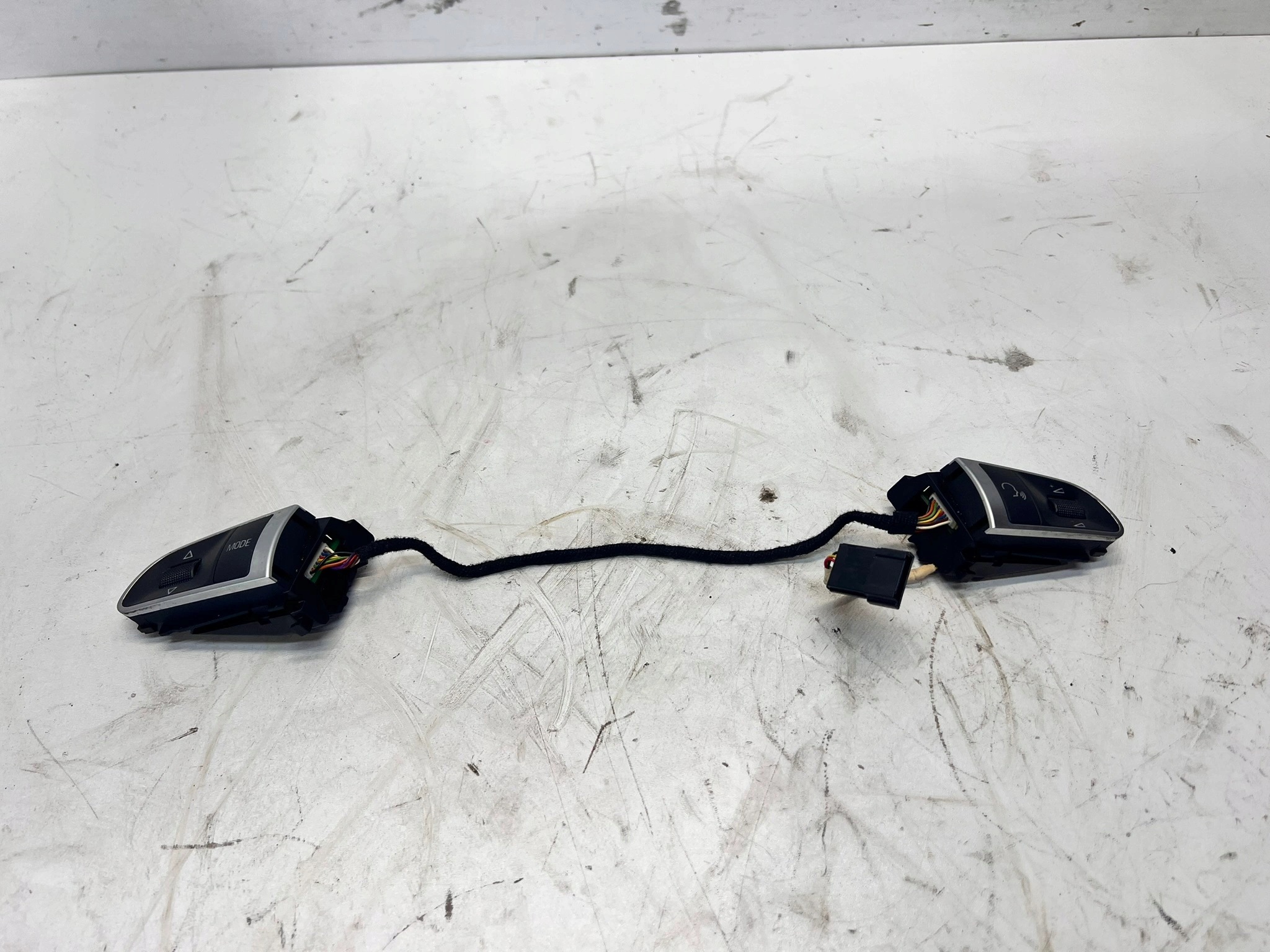 GUZIK GUZIKI MULTIFUNKCJI CHROM AUDI A3 A4 A6 A8 4E0951527AJ 4E0951527AH