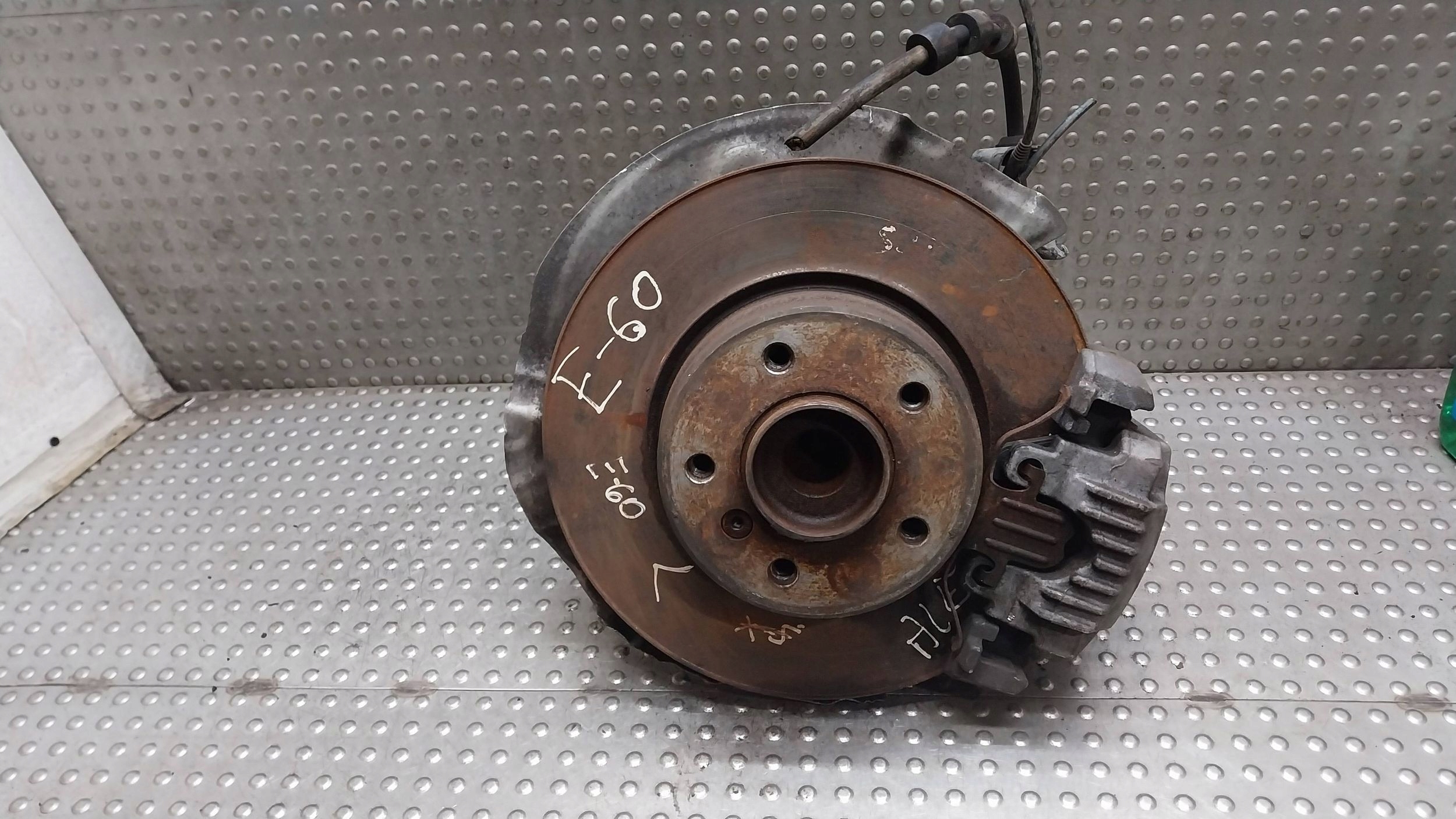 otoč čepu třmen levý předek KPL 6760953 BMW E60 E61
