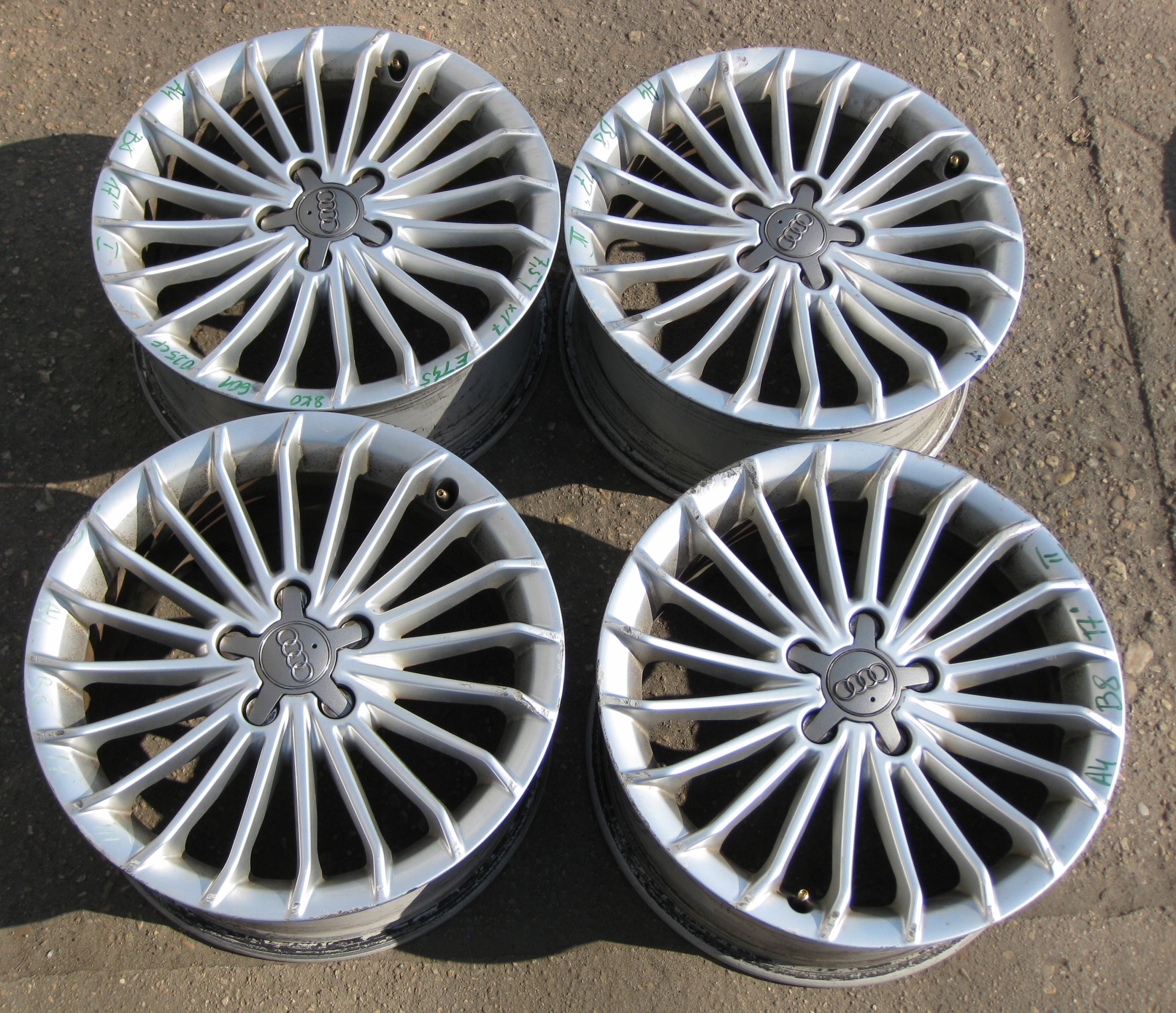 AUDI A4 B8 discs aluminium 17" ET 45 KOMPLET 8K0601025CF