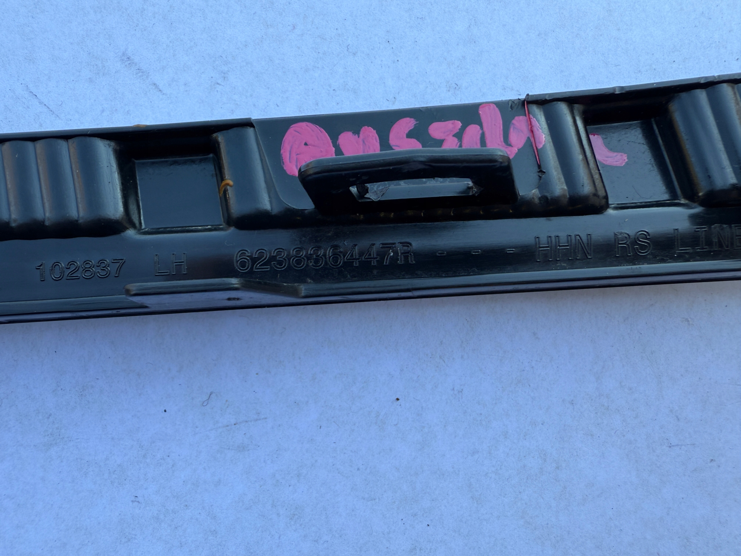 REANULT AUSTRAL 1.2 E-TECH lišta pod LAMPE levá předek 623836447R
