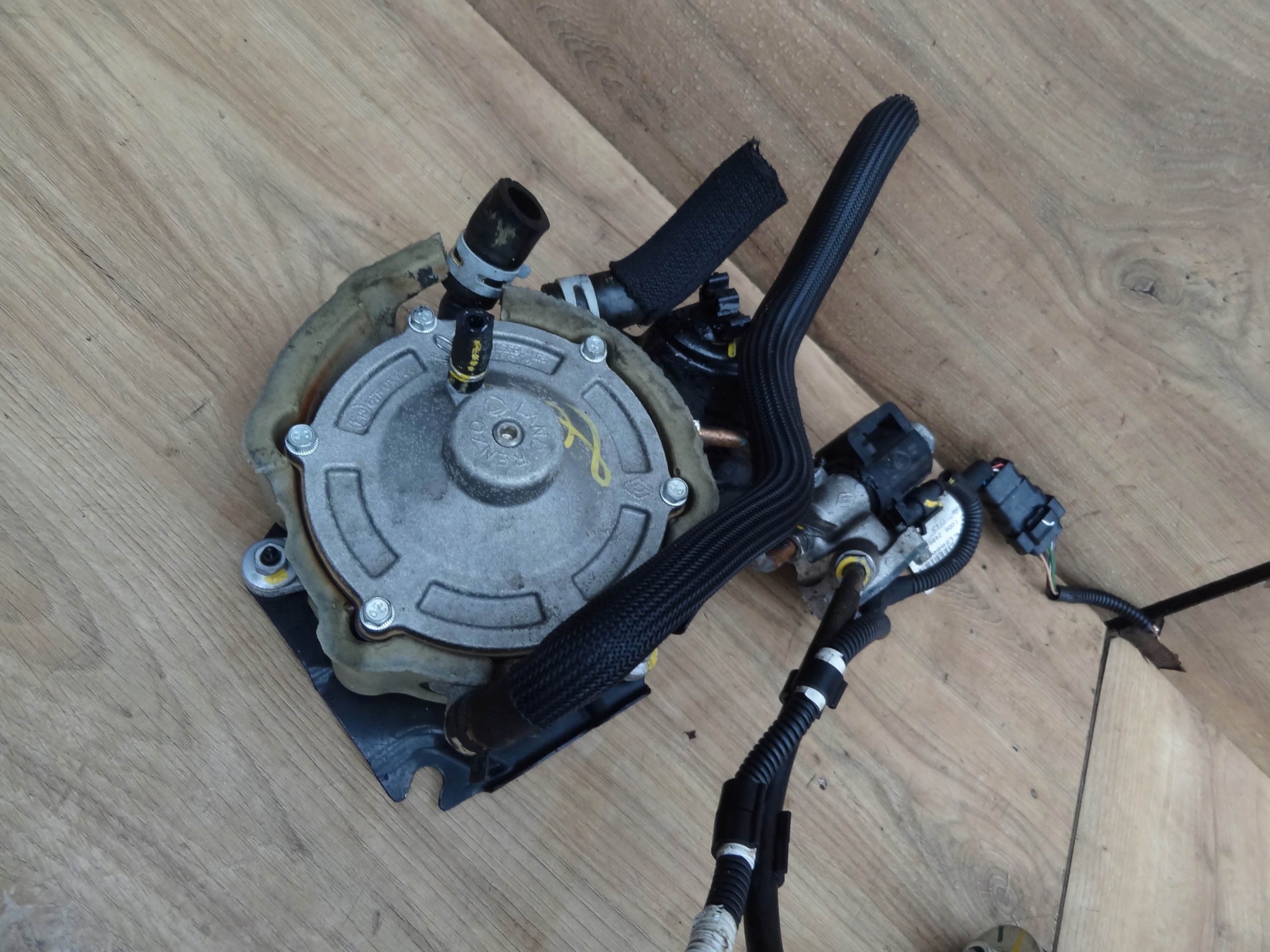 DACIA SANDERO III 2021 1,0 TCE REDUKTOR ZAWOR GAZU 163109247R ORYGINAL