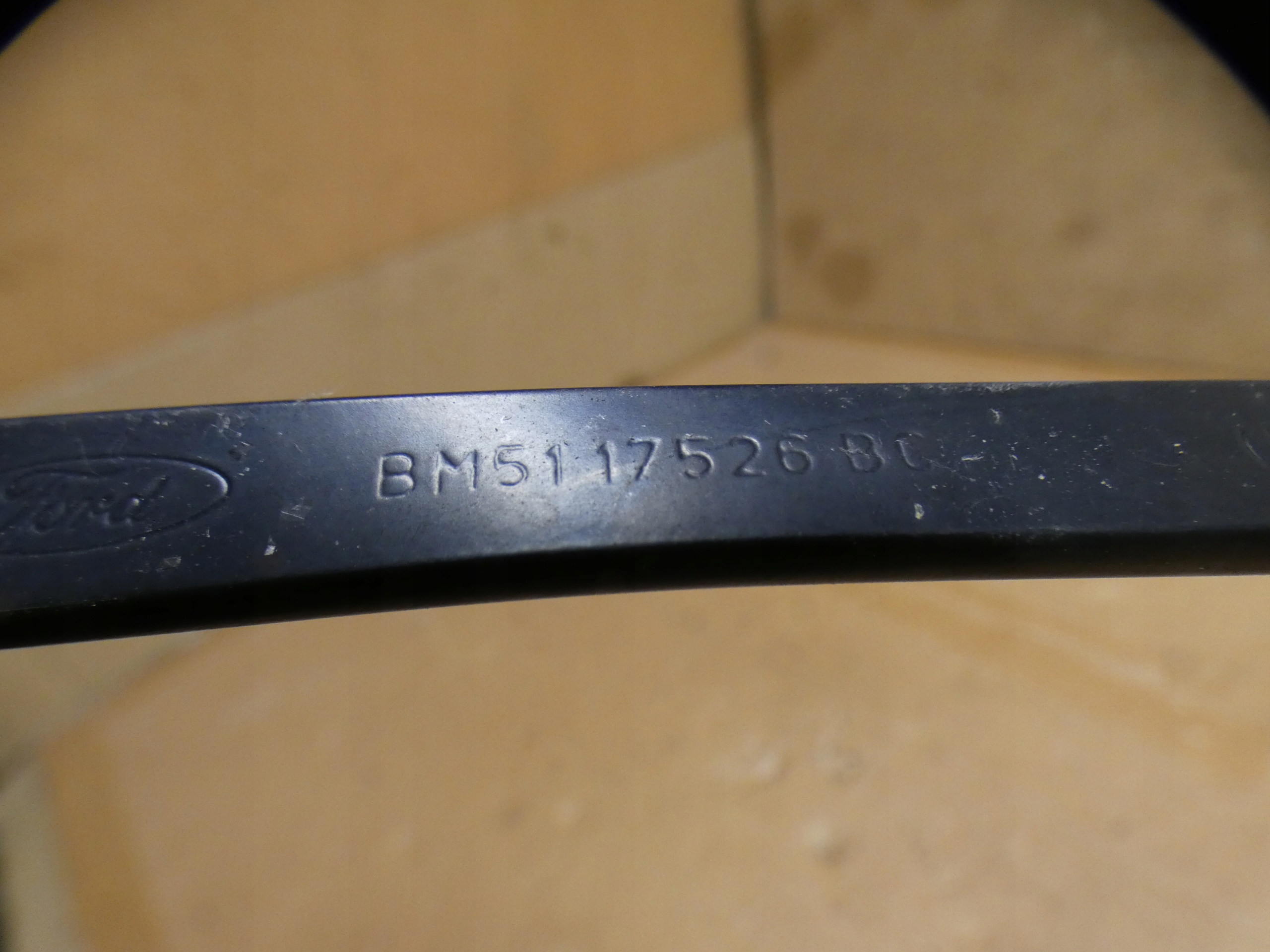 Ford focus mk3 wiper arm front przedniej right left bm5117526bc