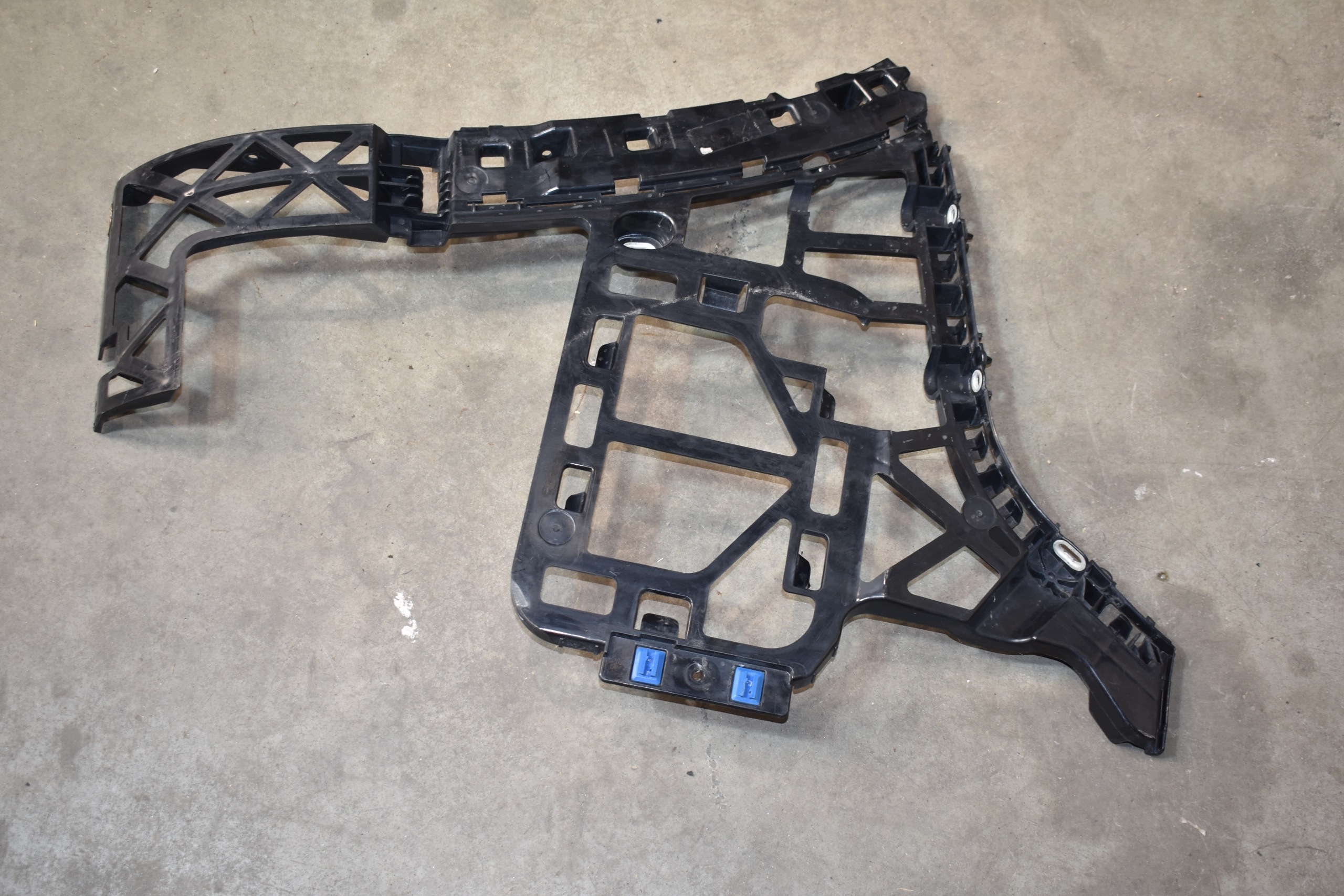 perfect condition bumper bracket rear part rear. left MERCEDES GLS X167 1