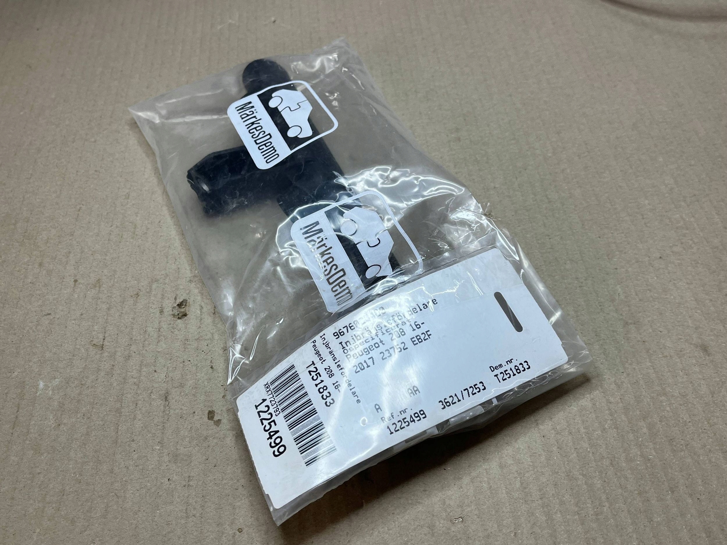 Rampe injection Peugeot 208 et 9676020480