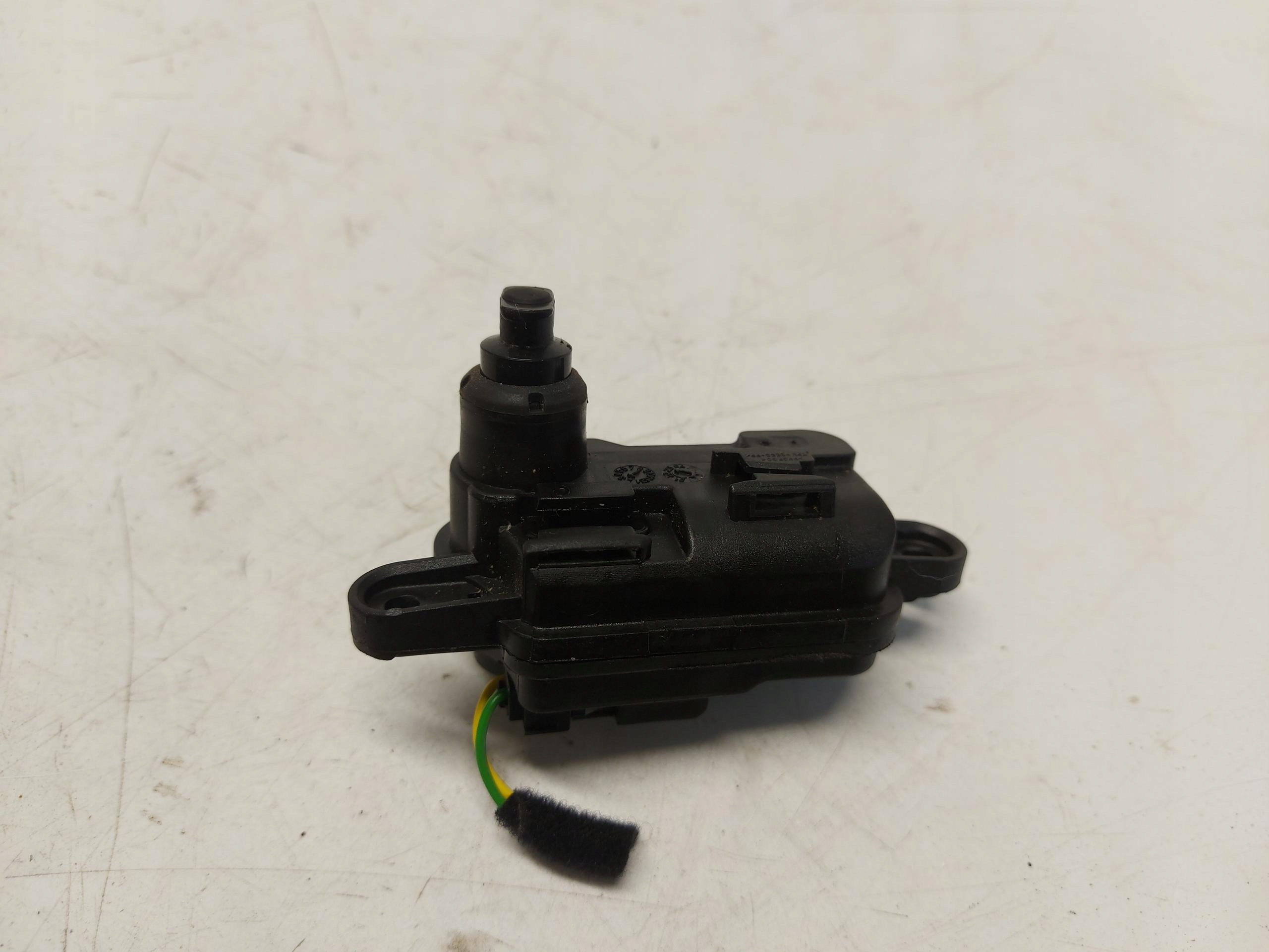 Audi Q4 E-TRON 89A 89E amortizer vratašca rezervoara goriva 8V0862159A