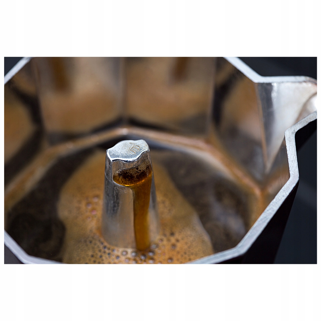 KAWIARKA WŁOSKA ZAPARZACZ DO KAWY CZARNA DUŻA 600ml Na 12 filiżanek Przeznaczenie Do kawy