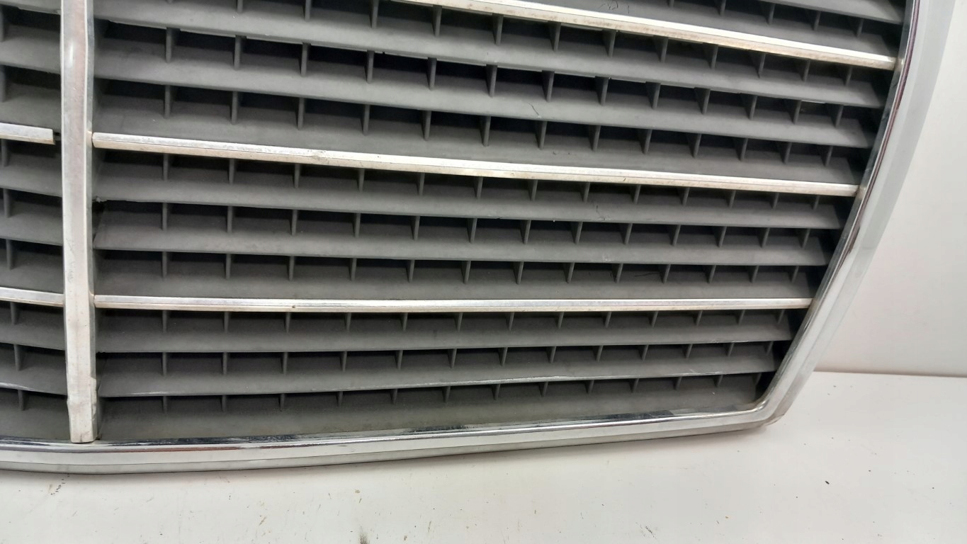 MERCEDES W124 ATRAPA GRILL CHROM Numer katalogowy części 1
