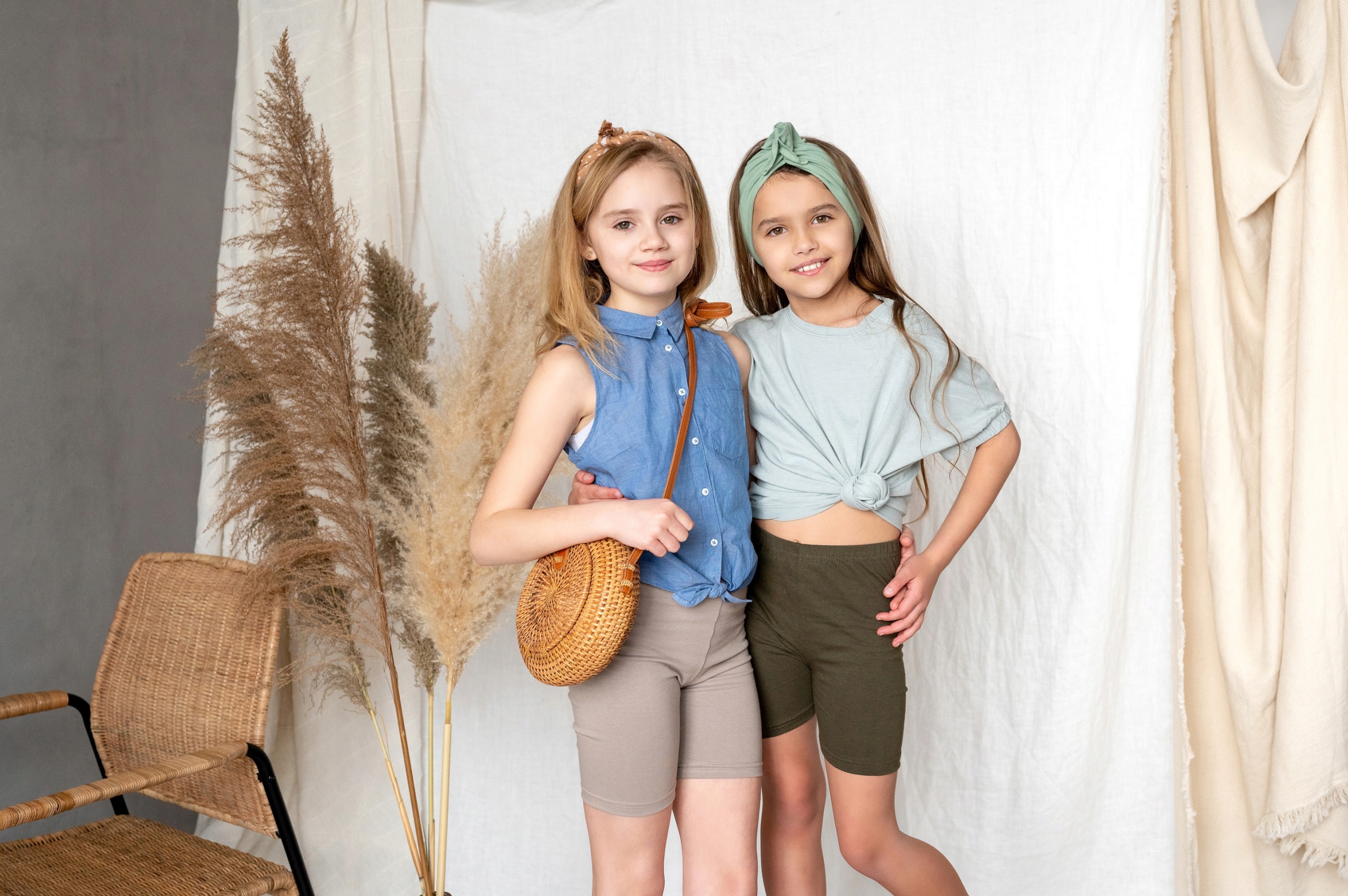 DZIECIĘCE LEGGINSY 1/2 KRÓTKIE GETRY BIAŁE 140 Skład surowcowy 95% Bawełna, 5% Elastan