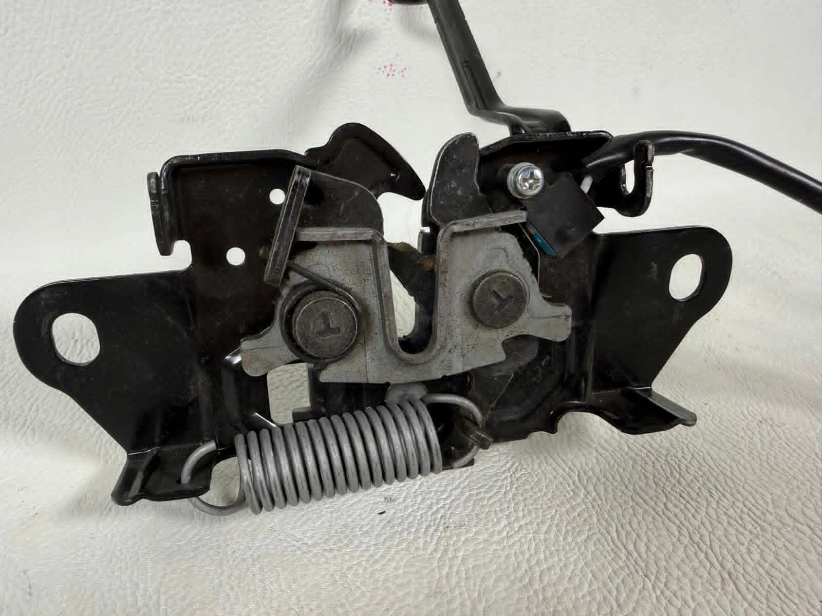 Mazda CX-9 16- bonnet latch lock