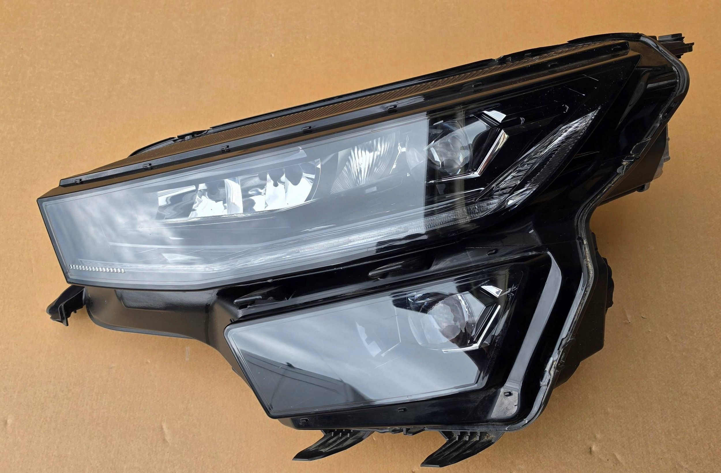 Skoda Kodiaq and light front left po liftingu 2021-2024 facelift