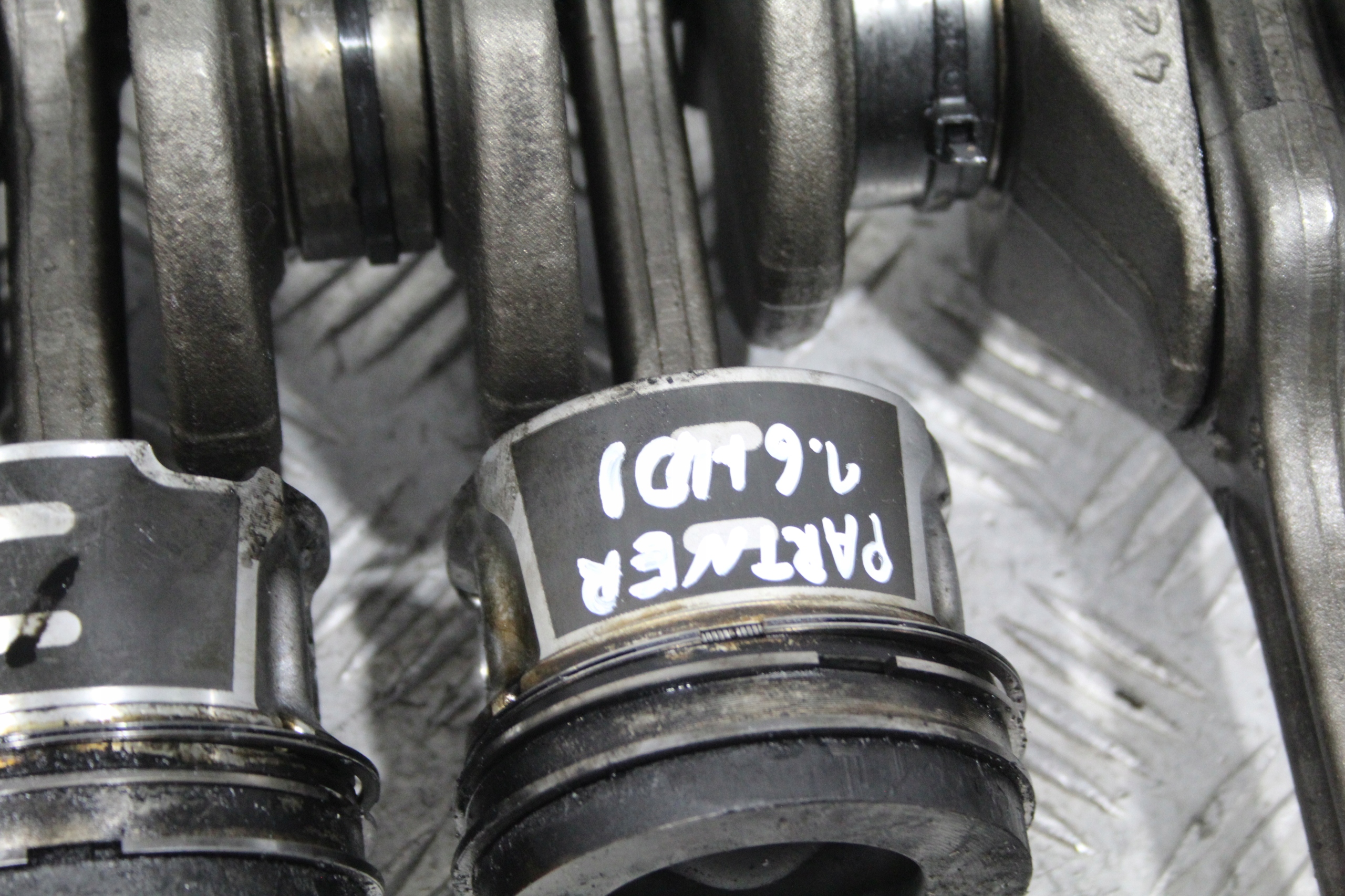 crank pistons connecting rods PARTNER II 2 LIFT