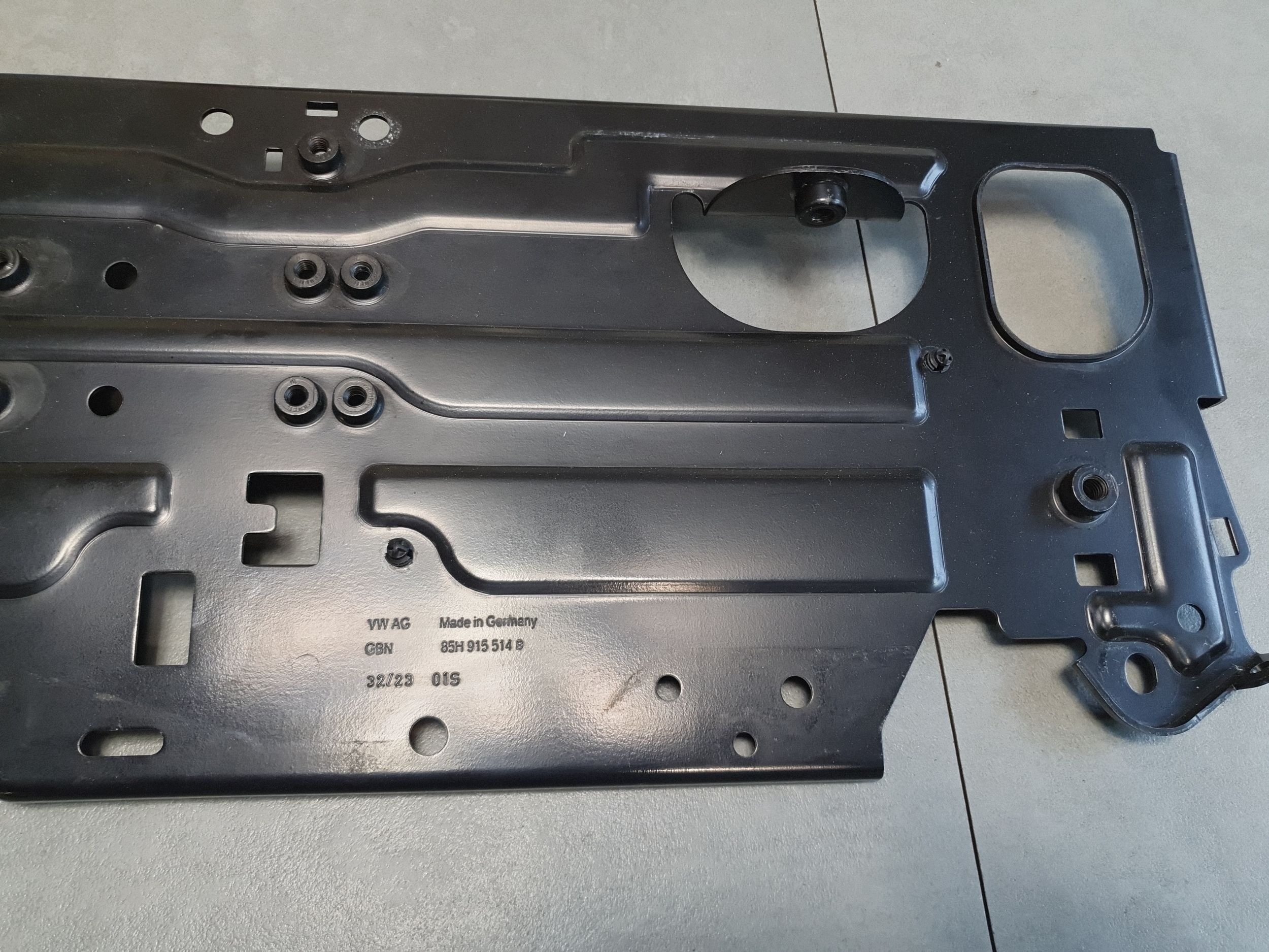 Audi SQ6 e-tron držač akumulatora 85H915514B