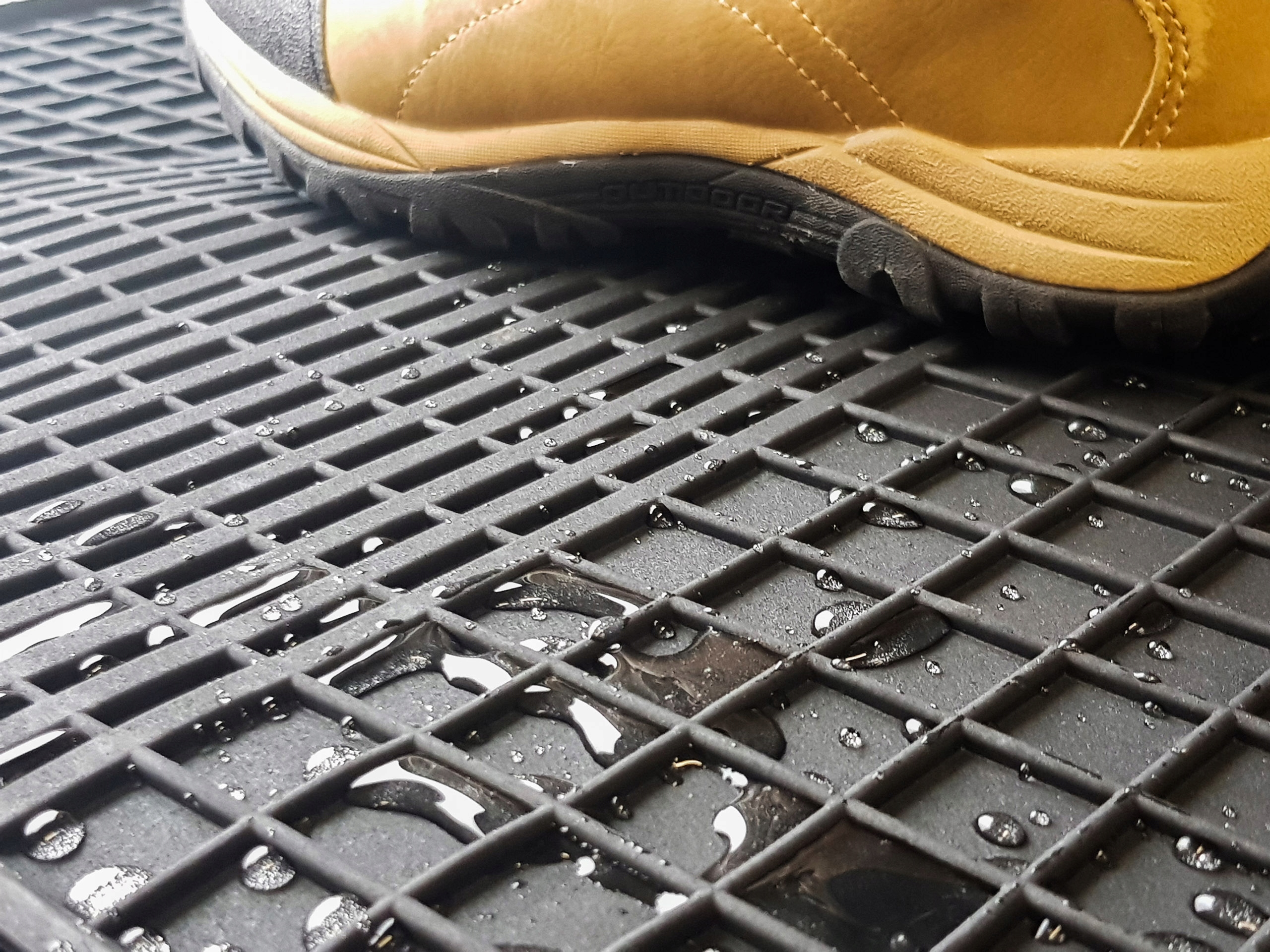 Toyota Rav4 II 2000-2005 Dywaniki gumowe korytka Kolor czarny