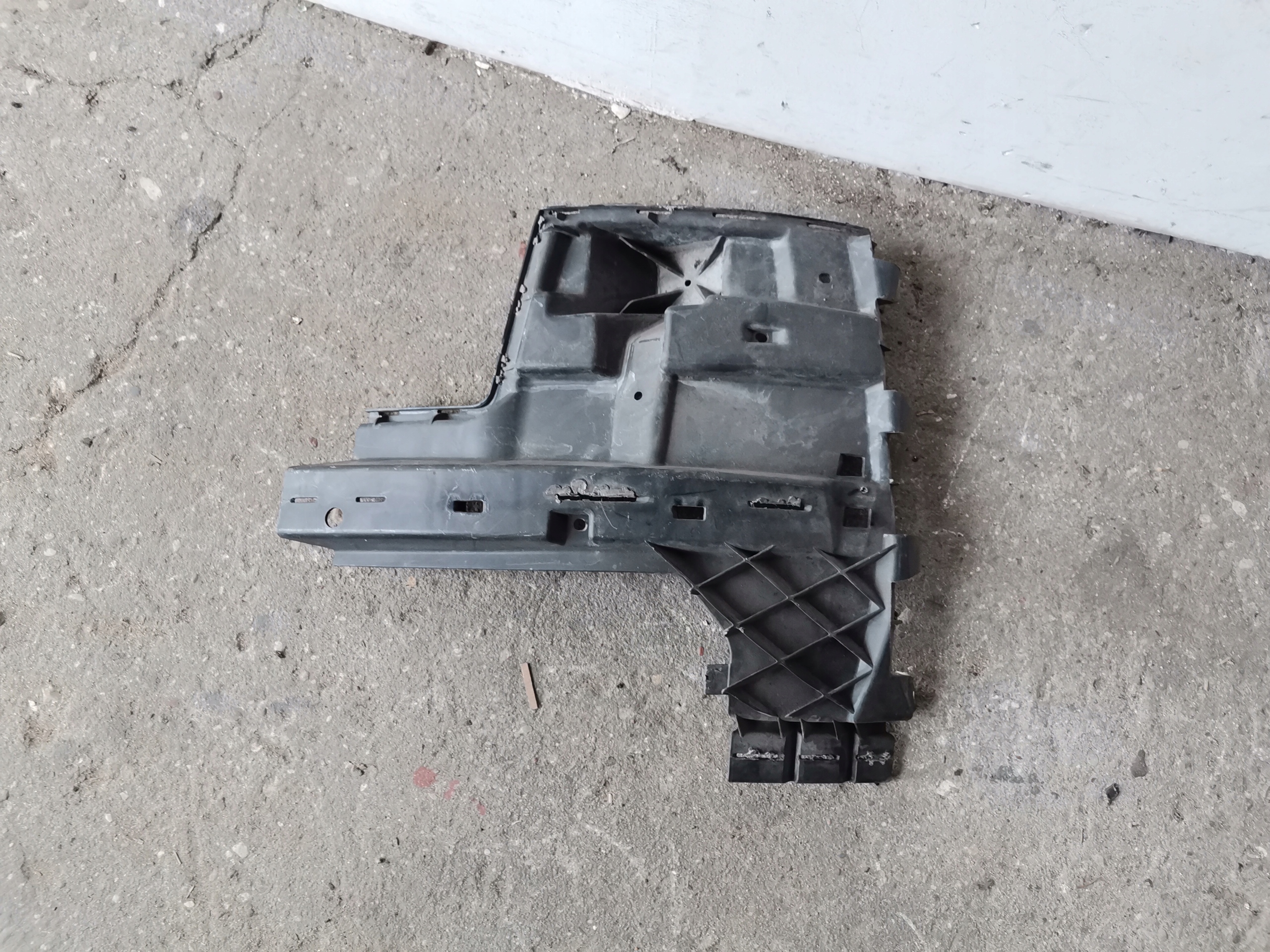 bumper bracket right rear part AUDI A8 D3 4E0807366A