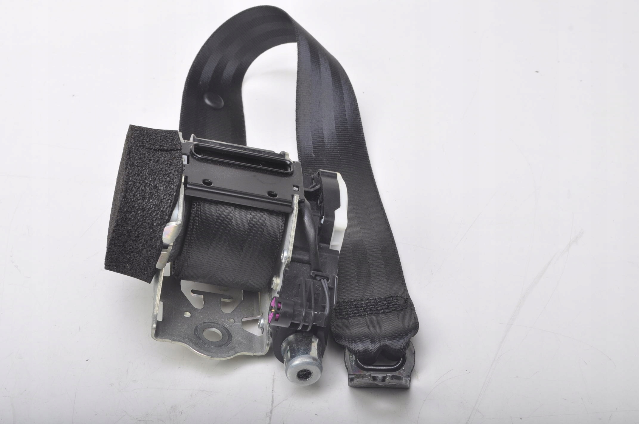 VOLVO S60 II V60 задній правий задній ремінь 39818856