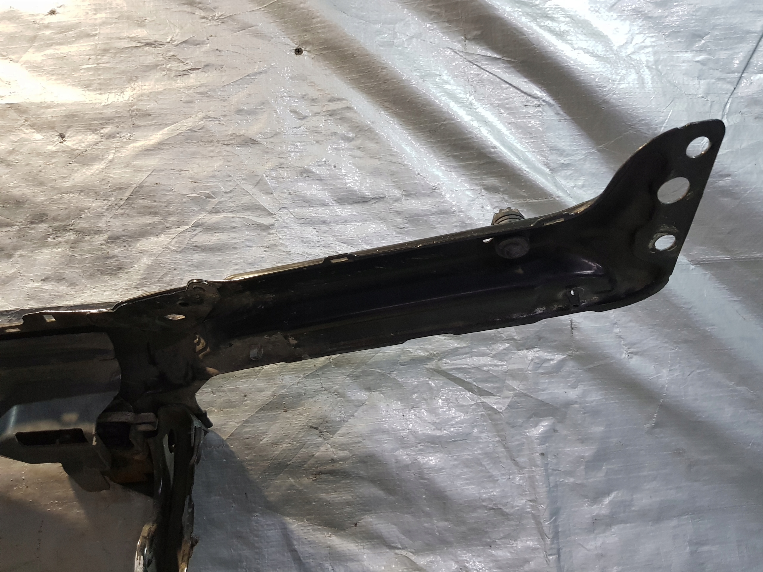 BMW E46 2.0B KOMBI support panel for radiators 8211467
