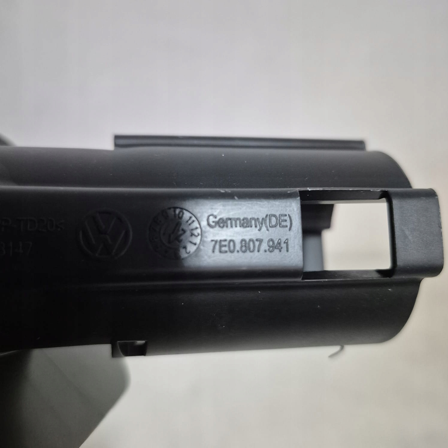 VW TRANSPORTER T6 -> Halter der Spritzdüse links links vorne 7E0807941